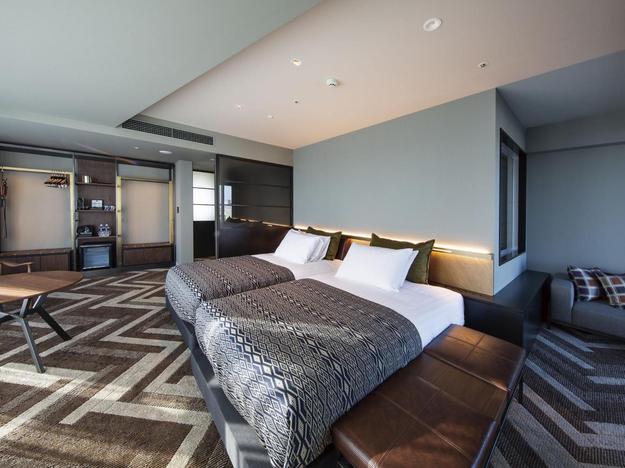 Deluxe Corner Twin Room