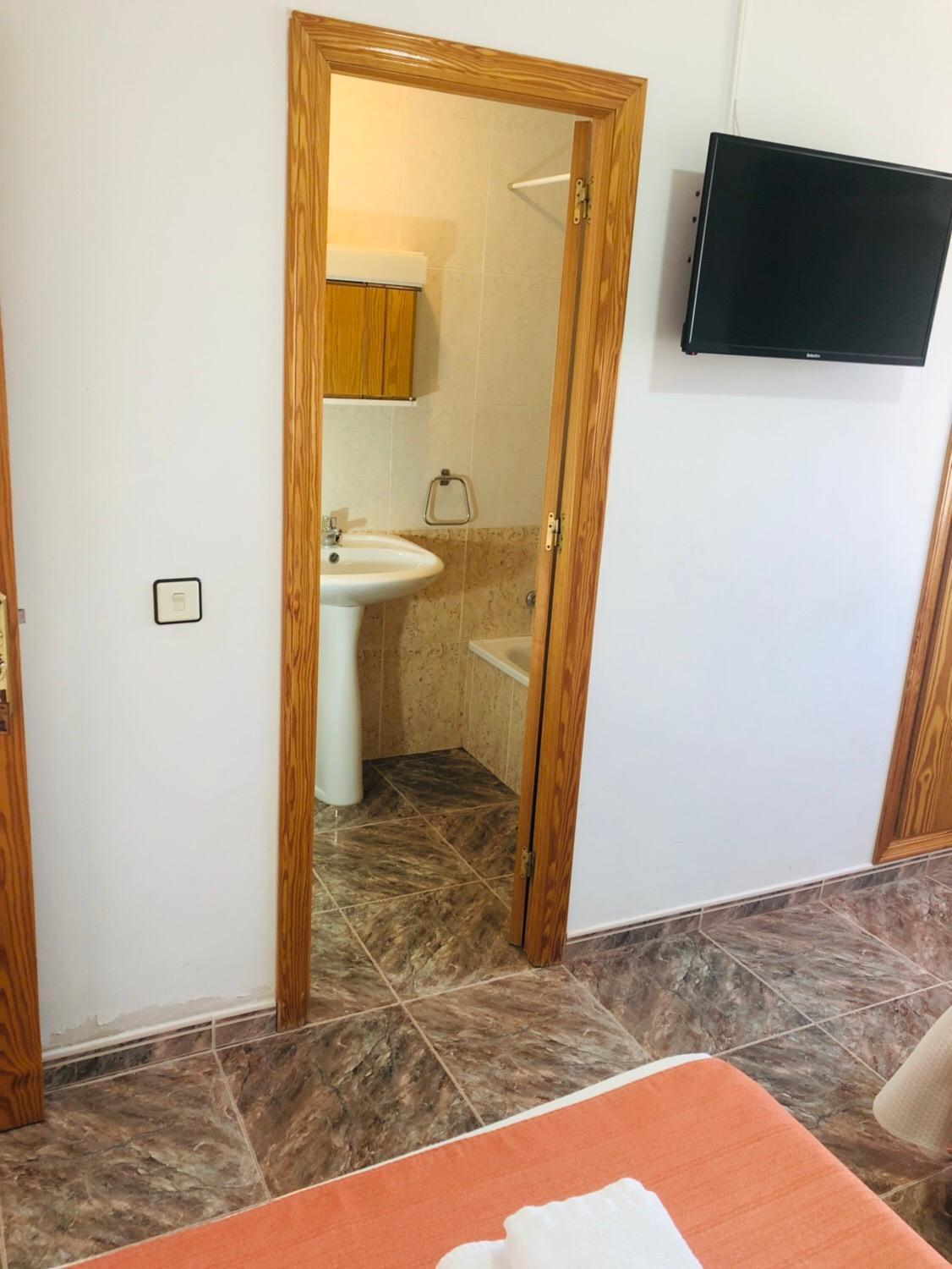 Triple Room - Photo 5