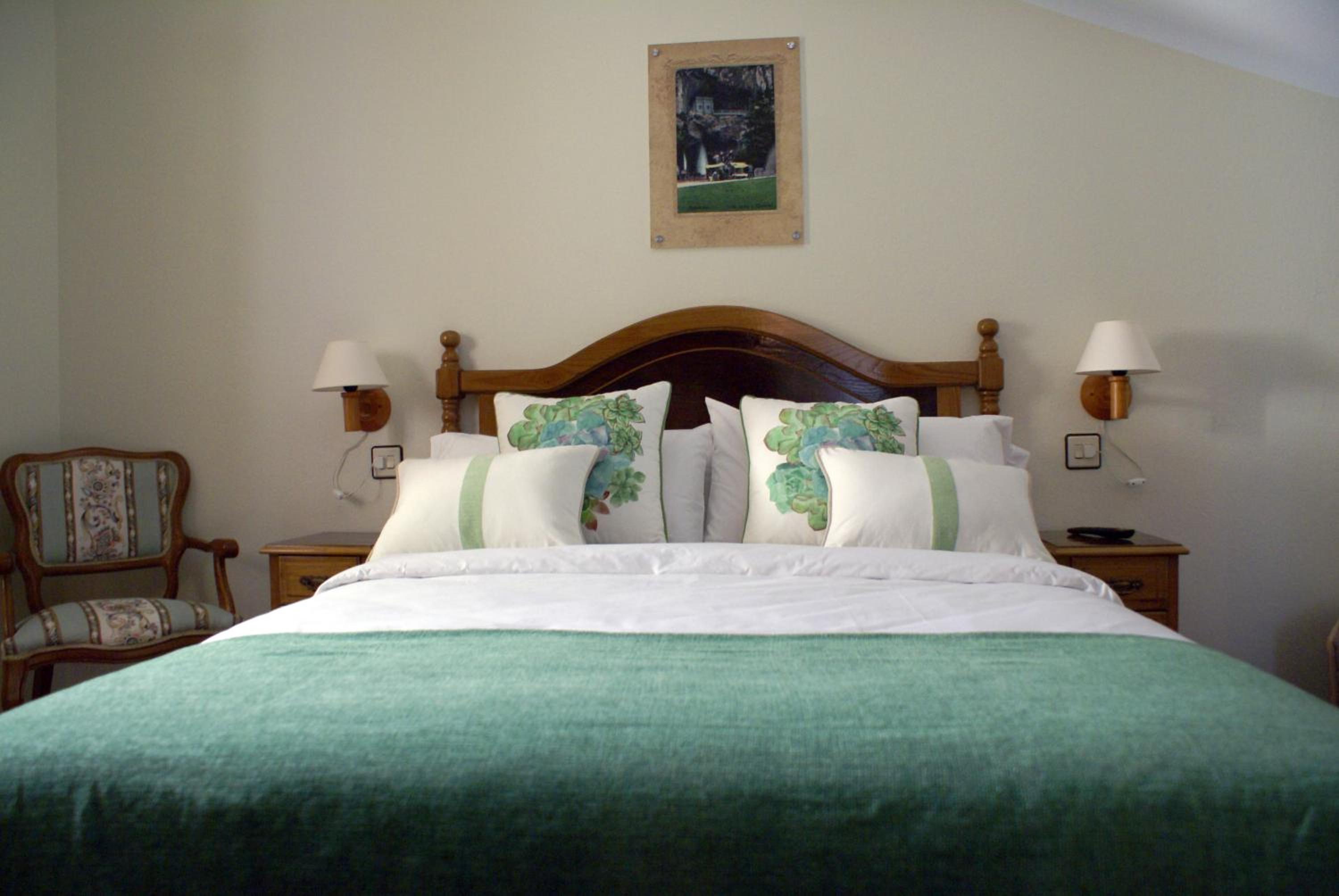 Double or Twin Room - Photo 6
