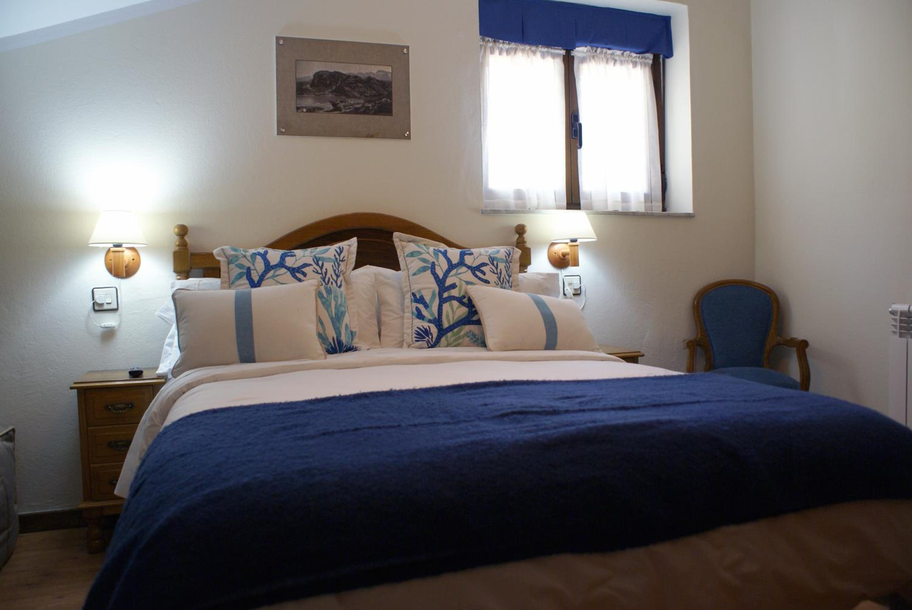 Double or Twin Room - Photo 3