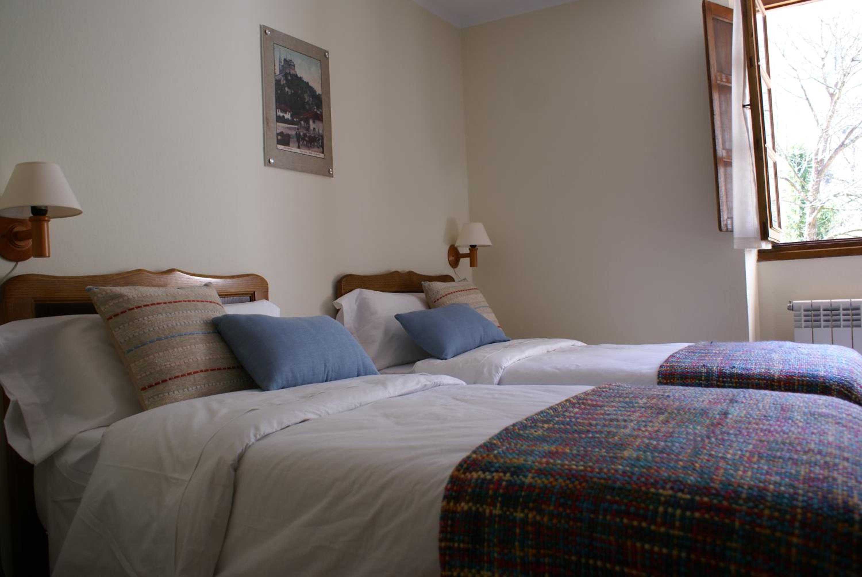 Double or Twin Room - Photo 11
