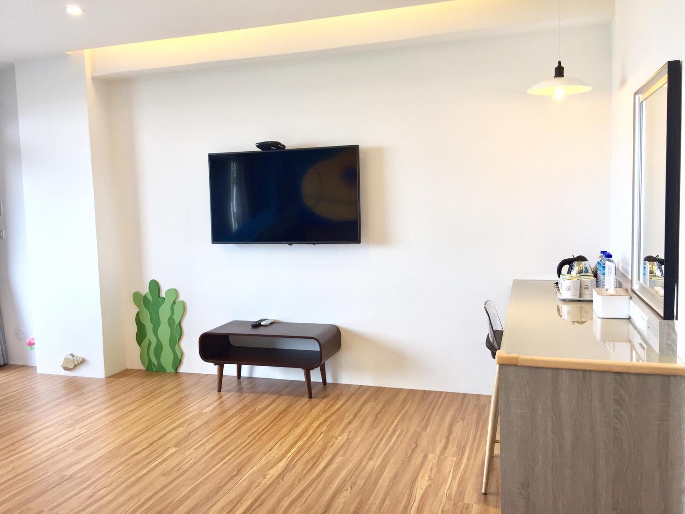Family Room with Balcony photo 3
