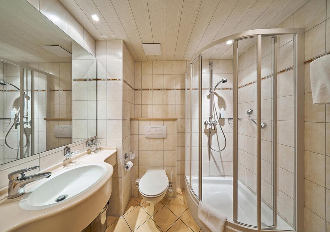  Double Room with River View and Balcony - Photo 5