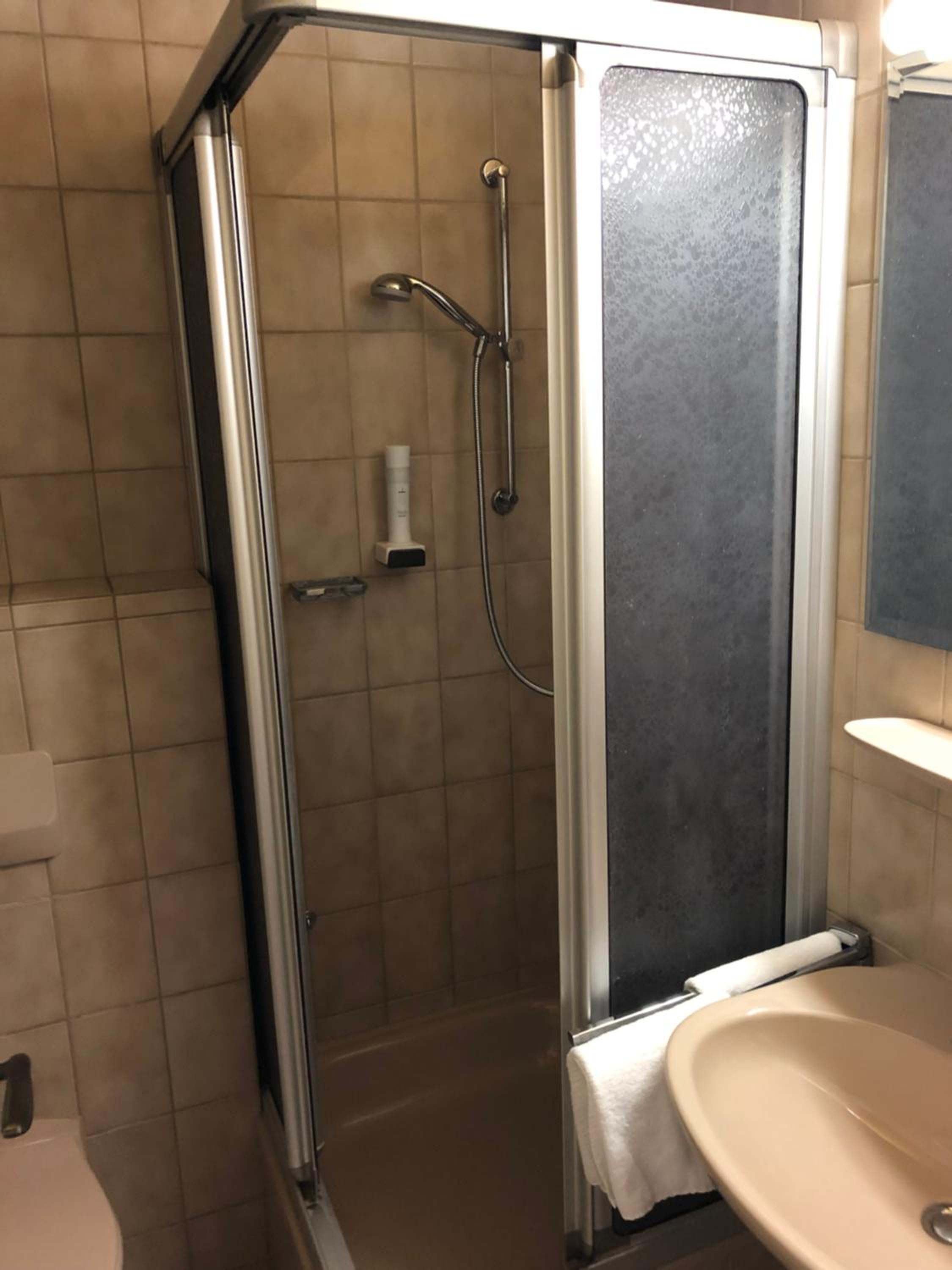 Standard Single Room with Shower photo 3
