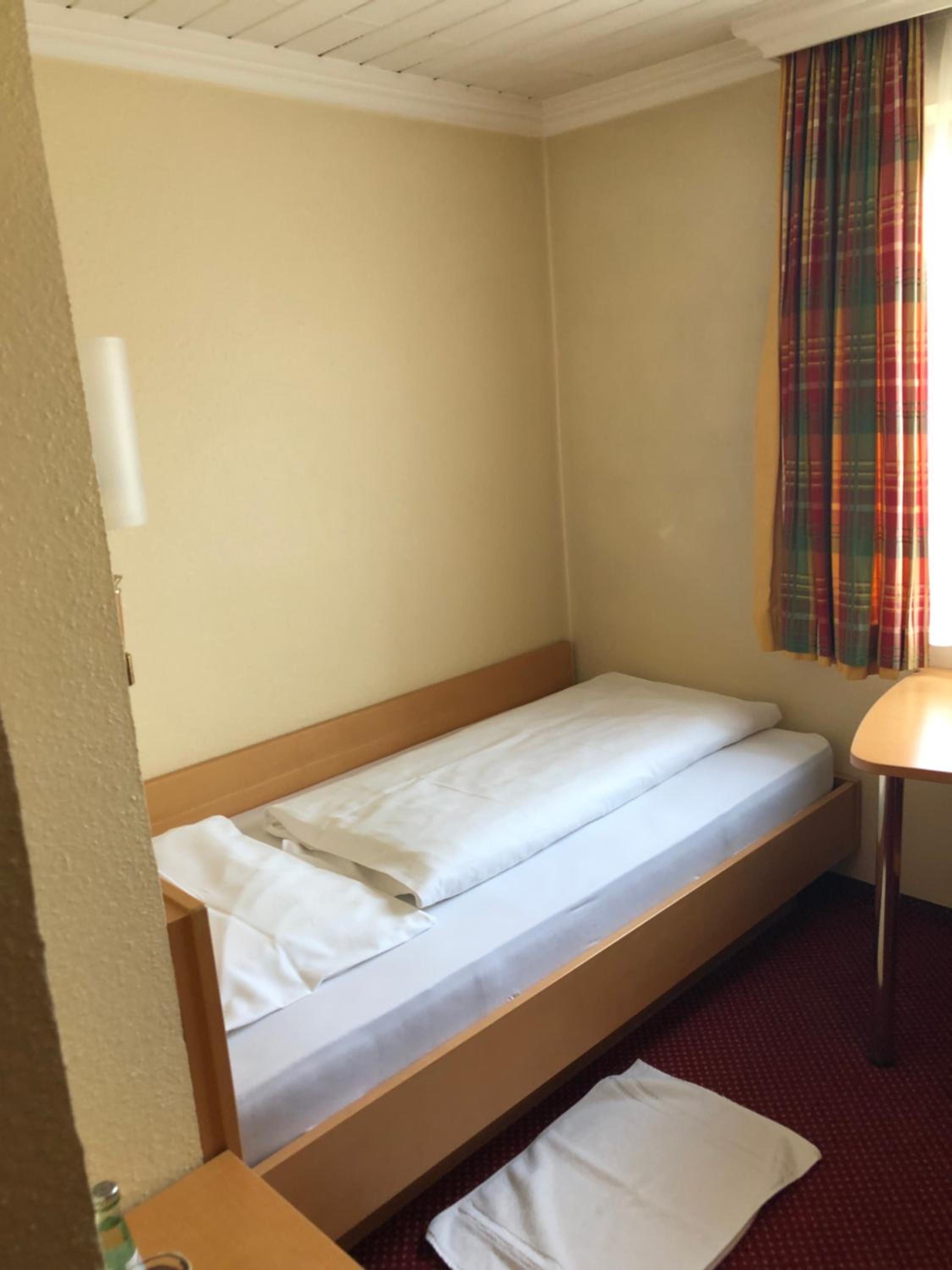 Standard Single Room with Shower photo 3
