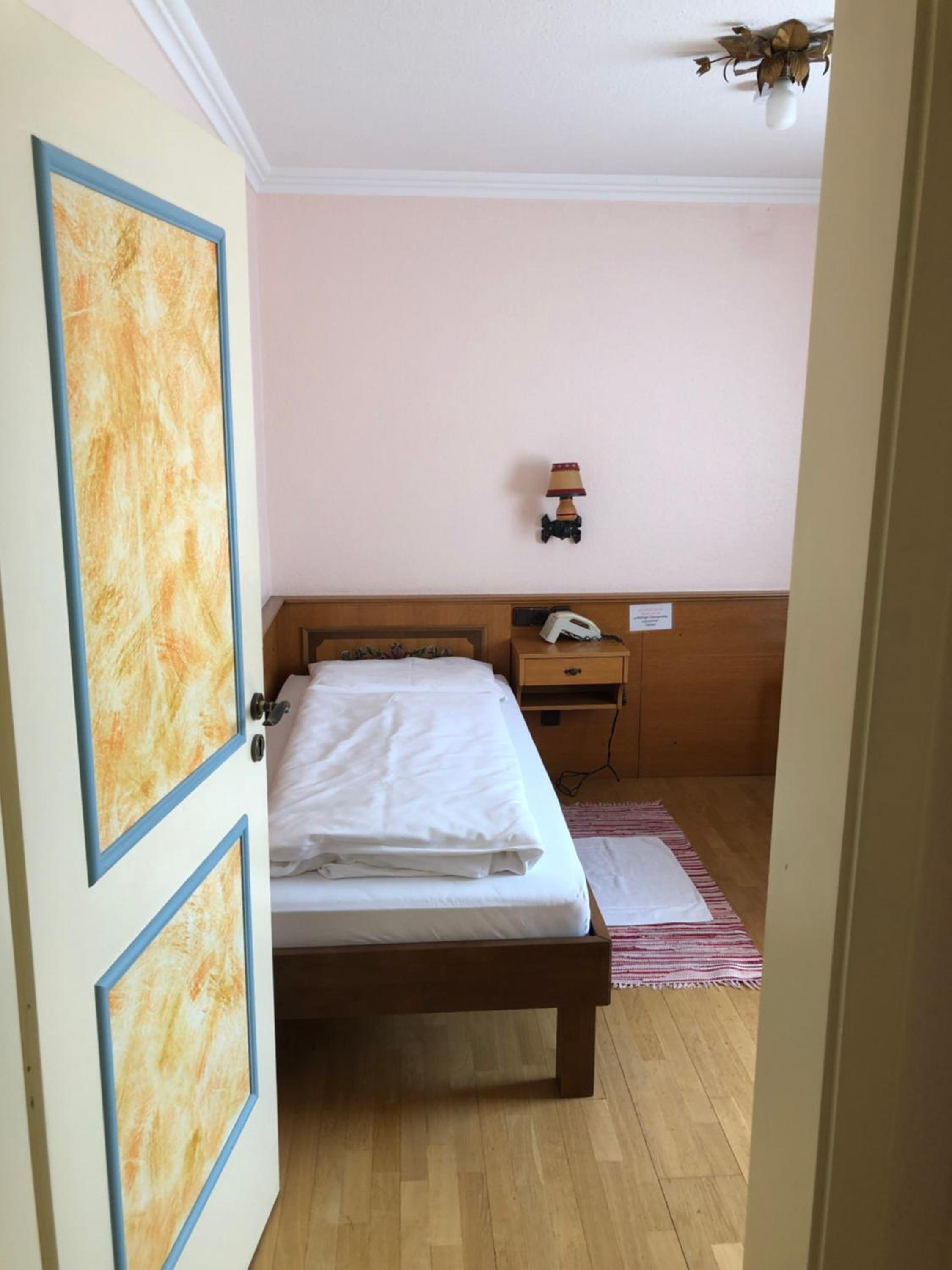 Standard Single Room with Shower photo 3