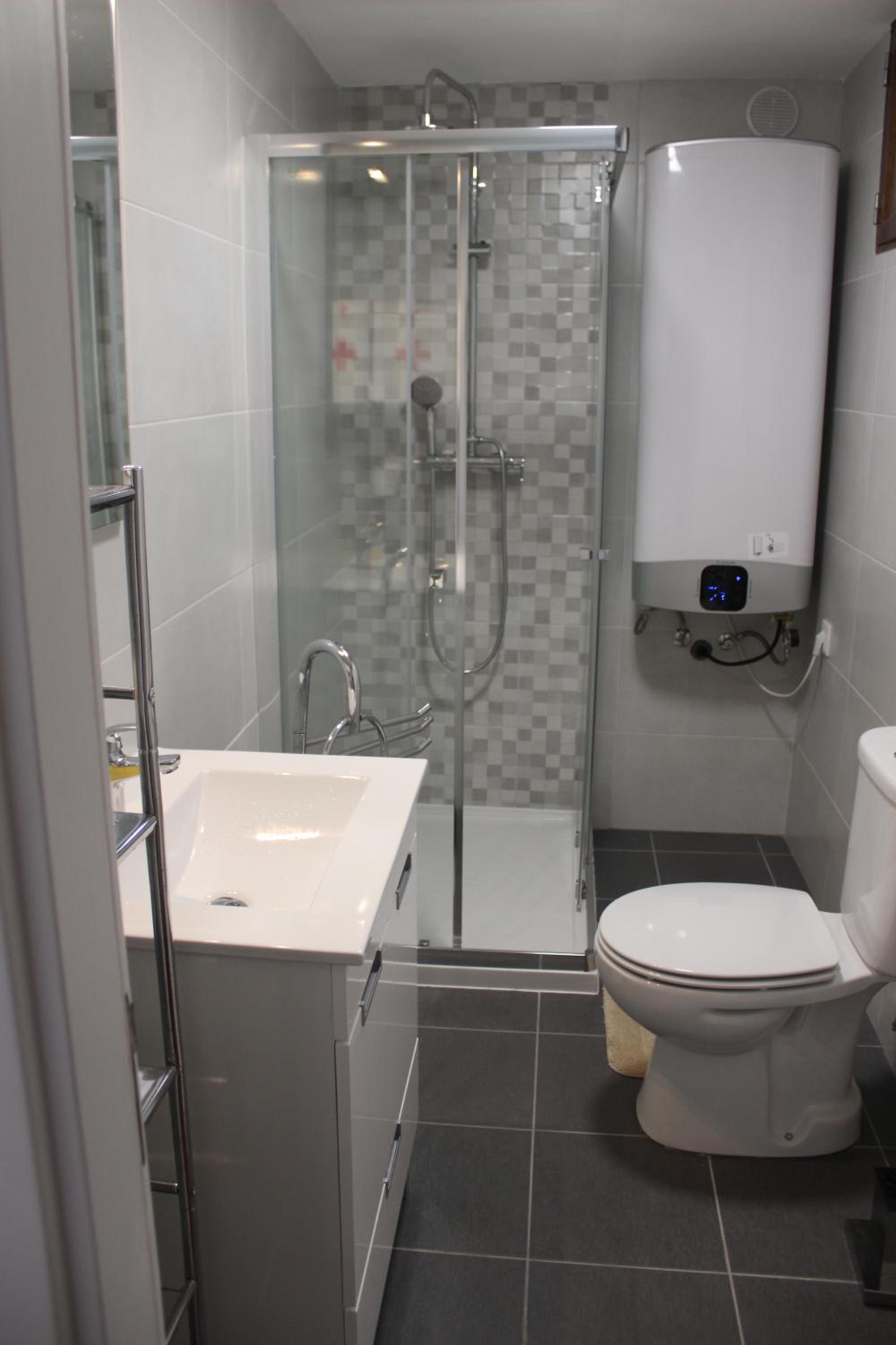 Three-Bedroom Townhouse - Photo 21