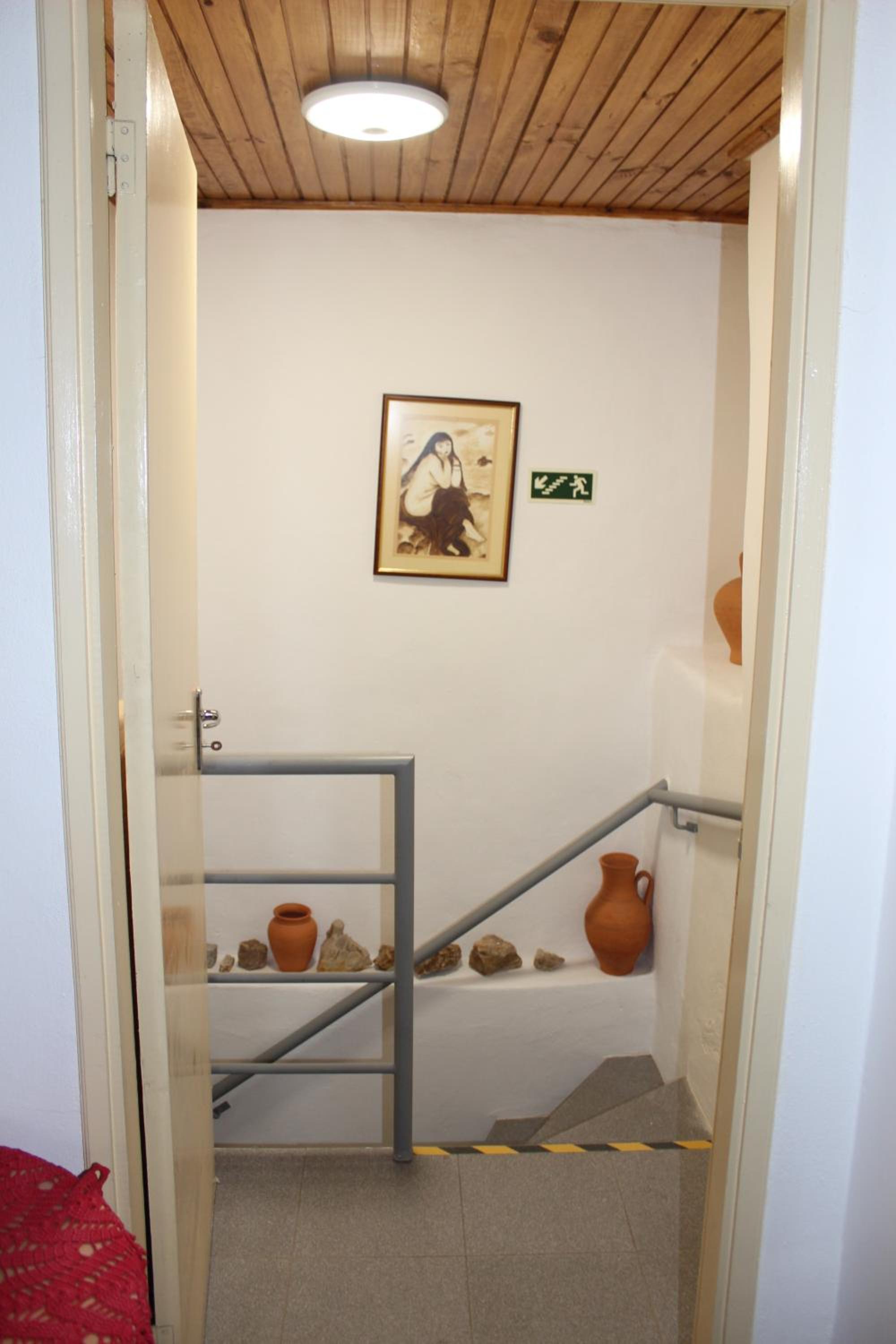 Three-Bedroom Townhouse - Photo 8