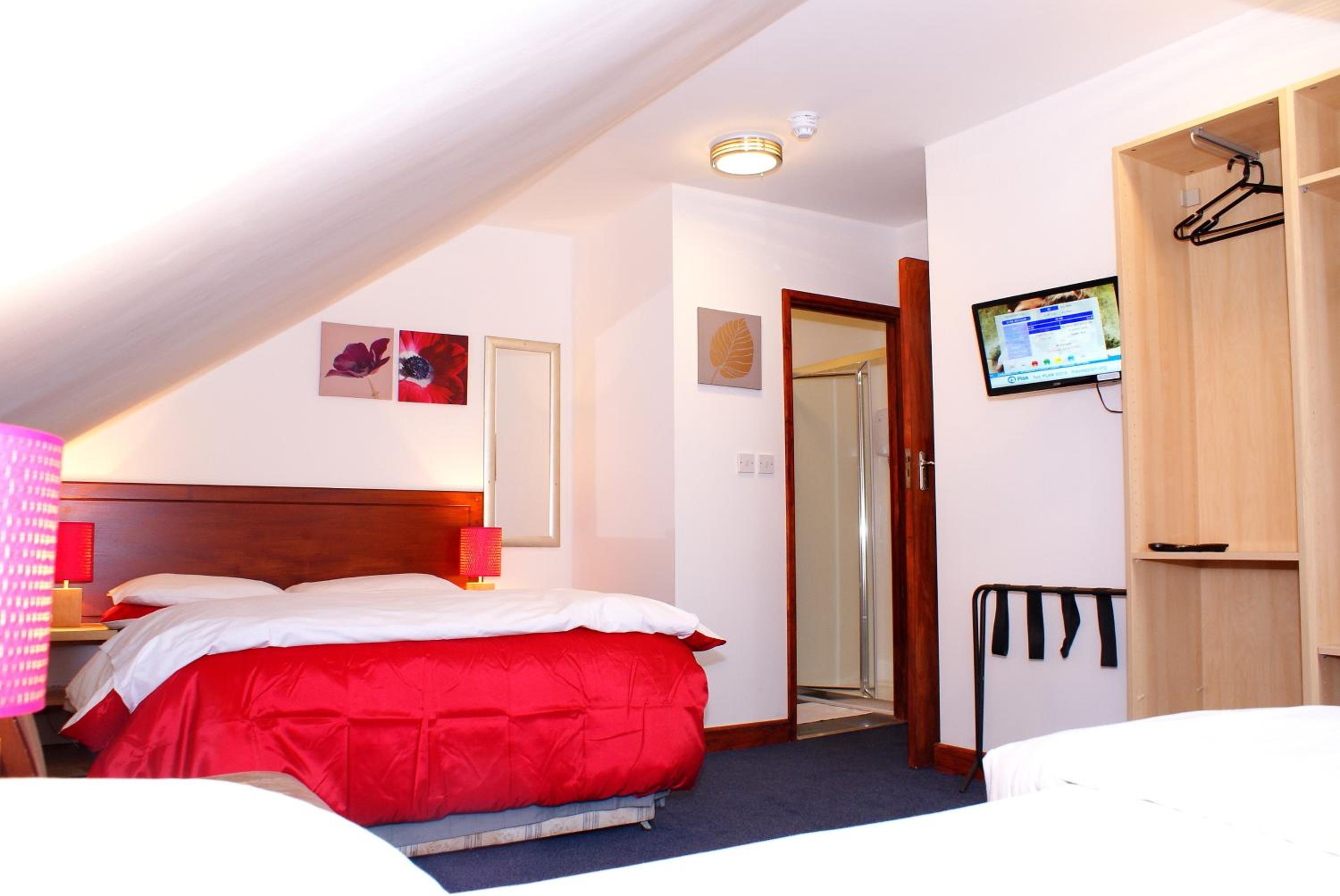 Triple Room (2 Adults + 1 Child) photo 1