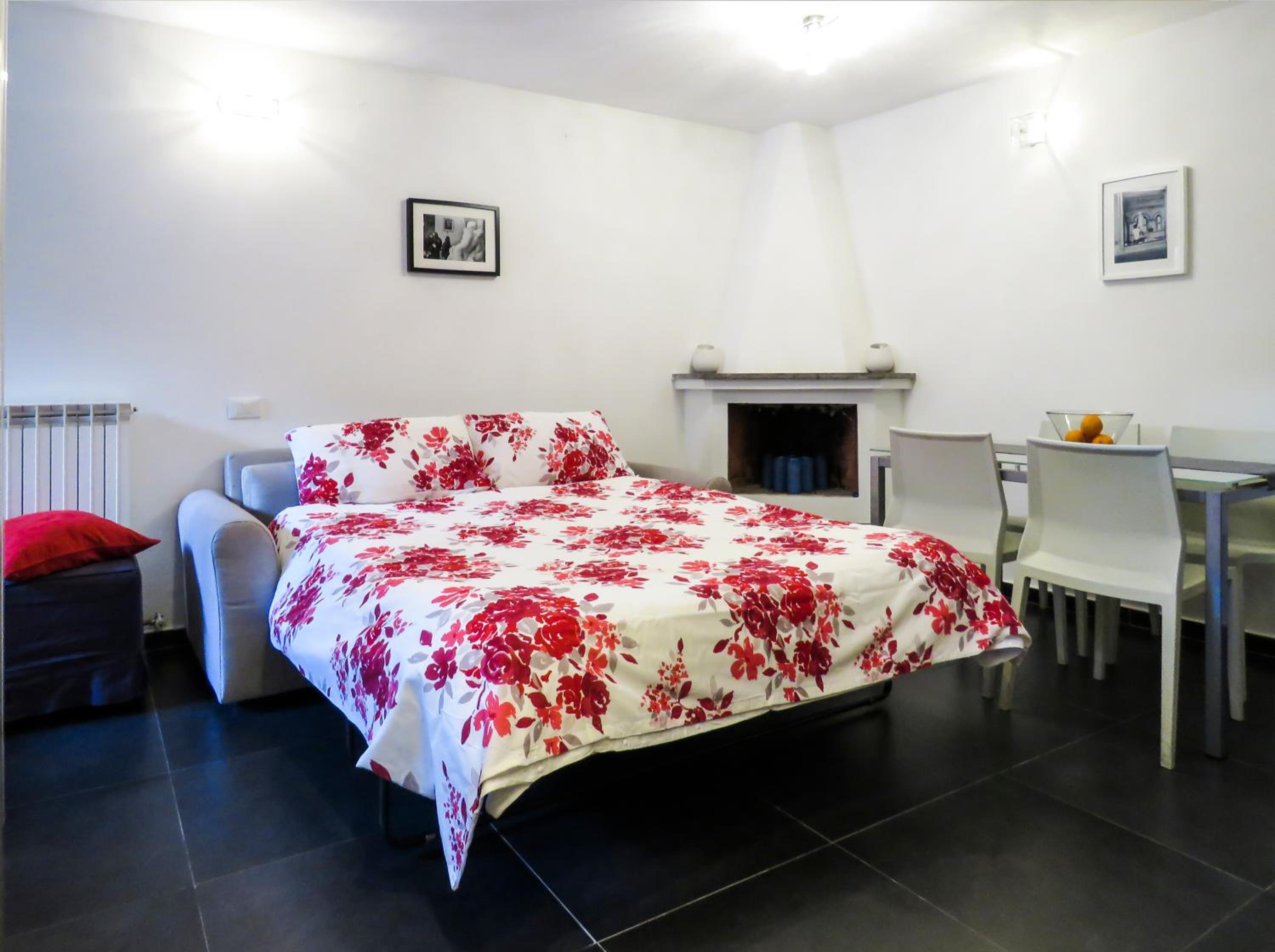 One-Bedroom House photo 1