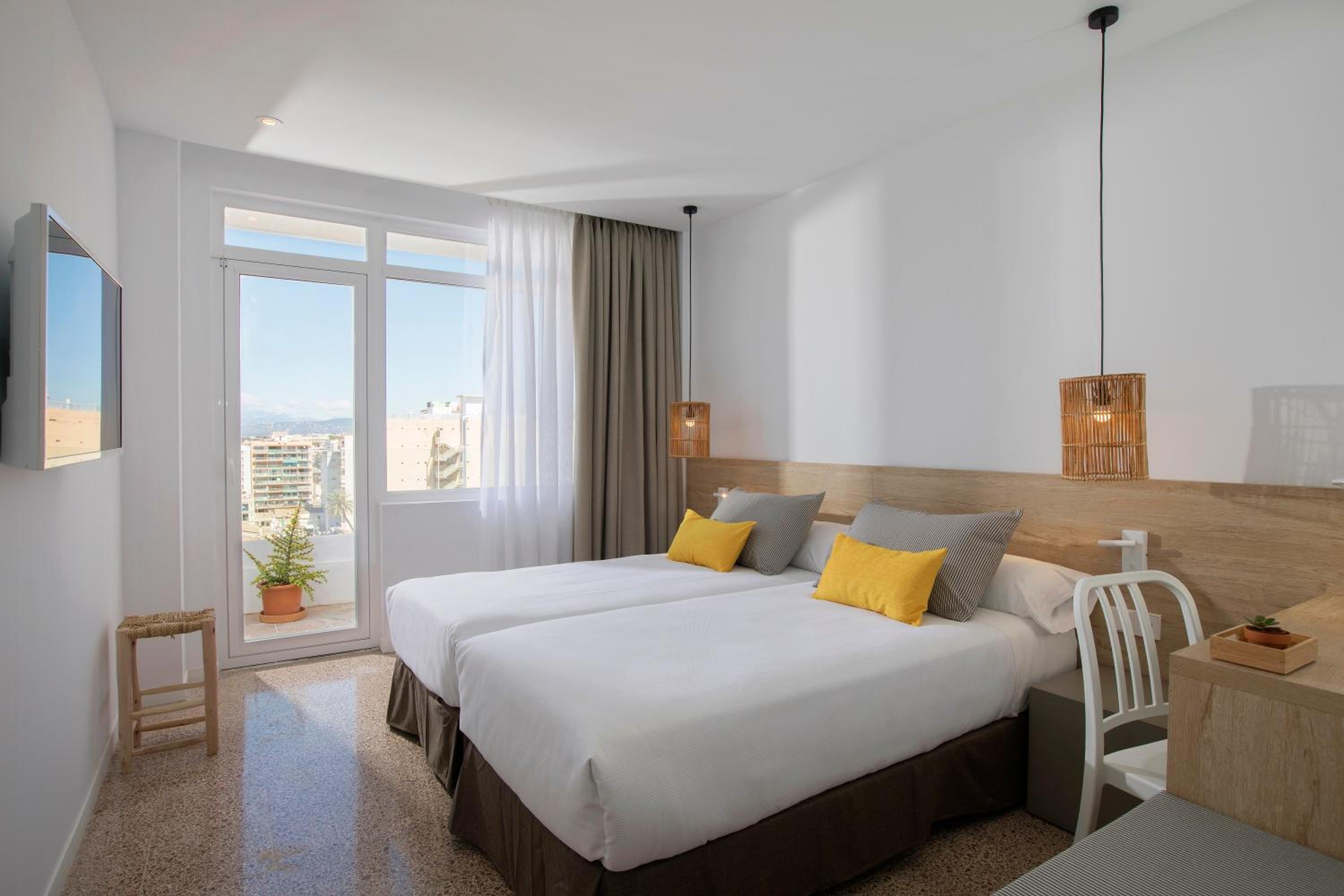 Twin Room - Photo 3