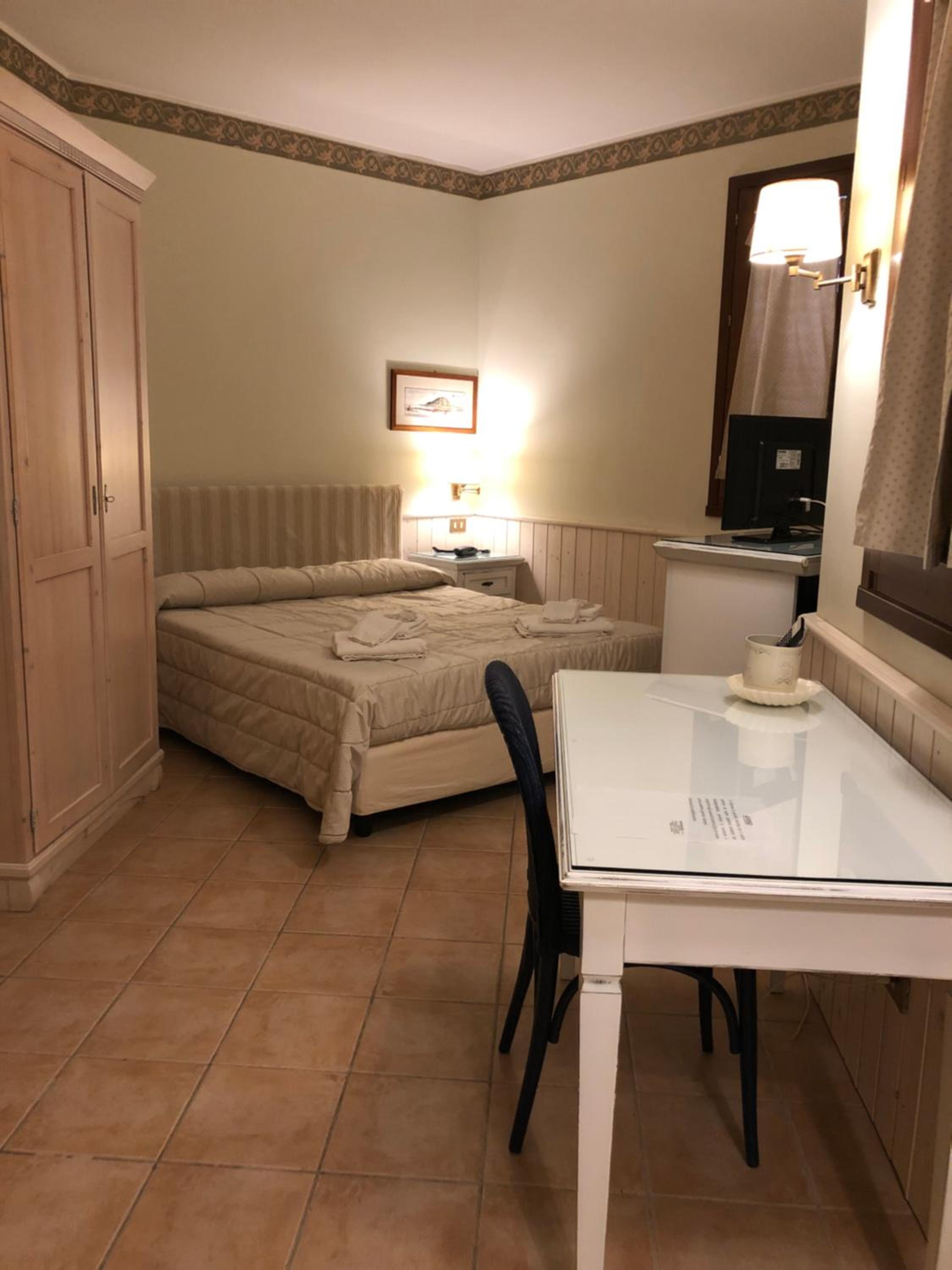 Double Room - Photo 15