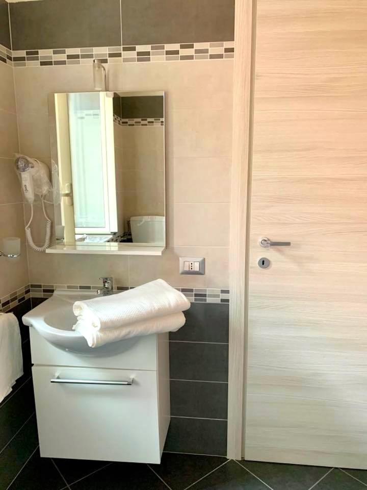 One-Bedroom Apartment - Photo 2