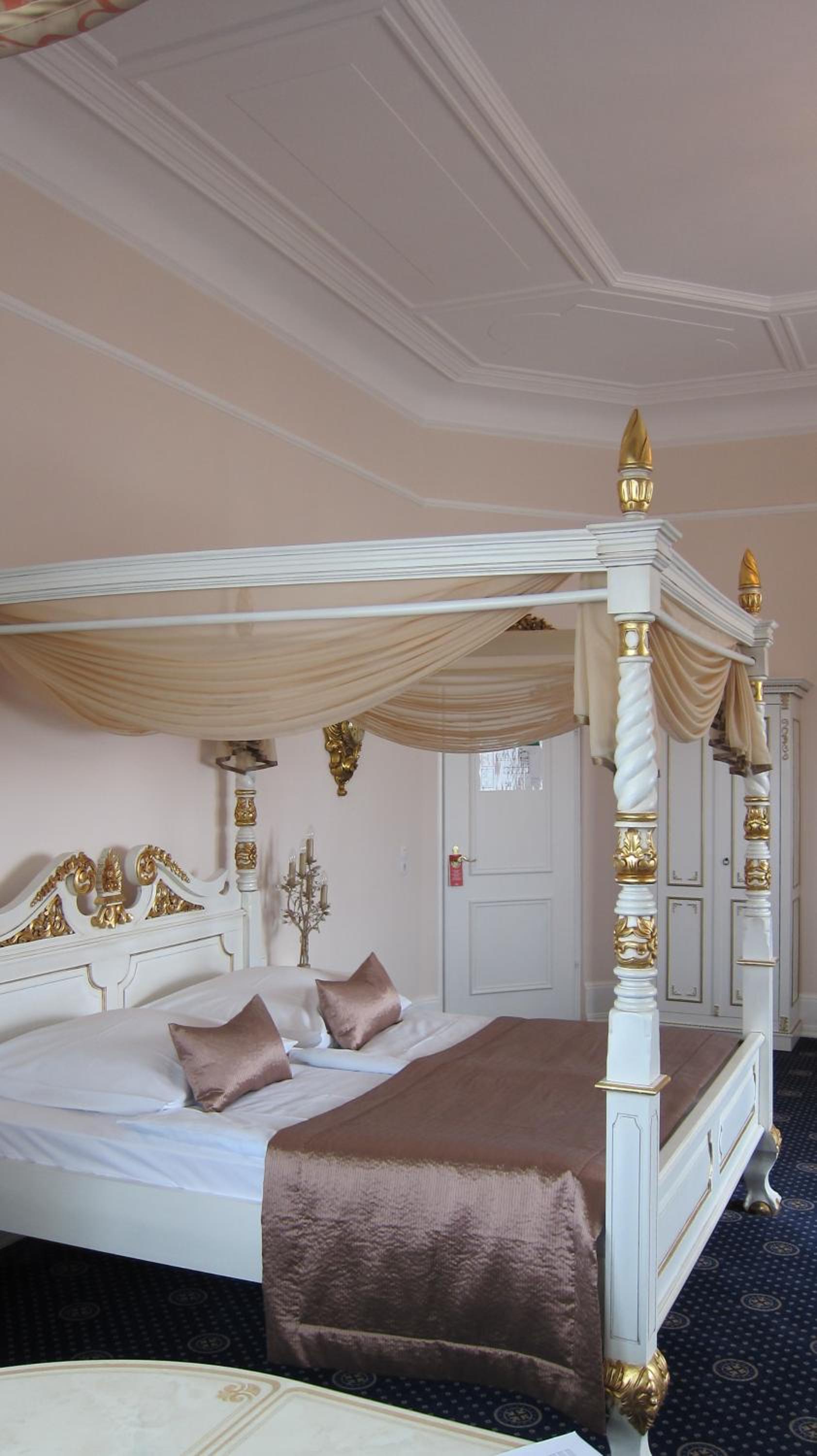 Suite - Photo 3