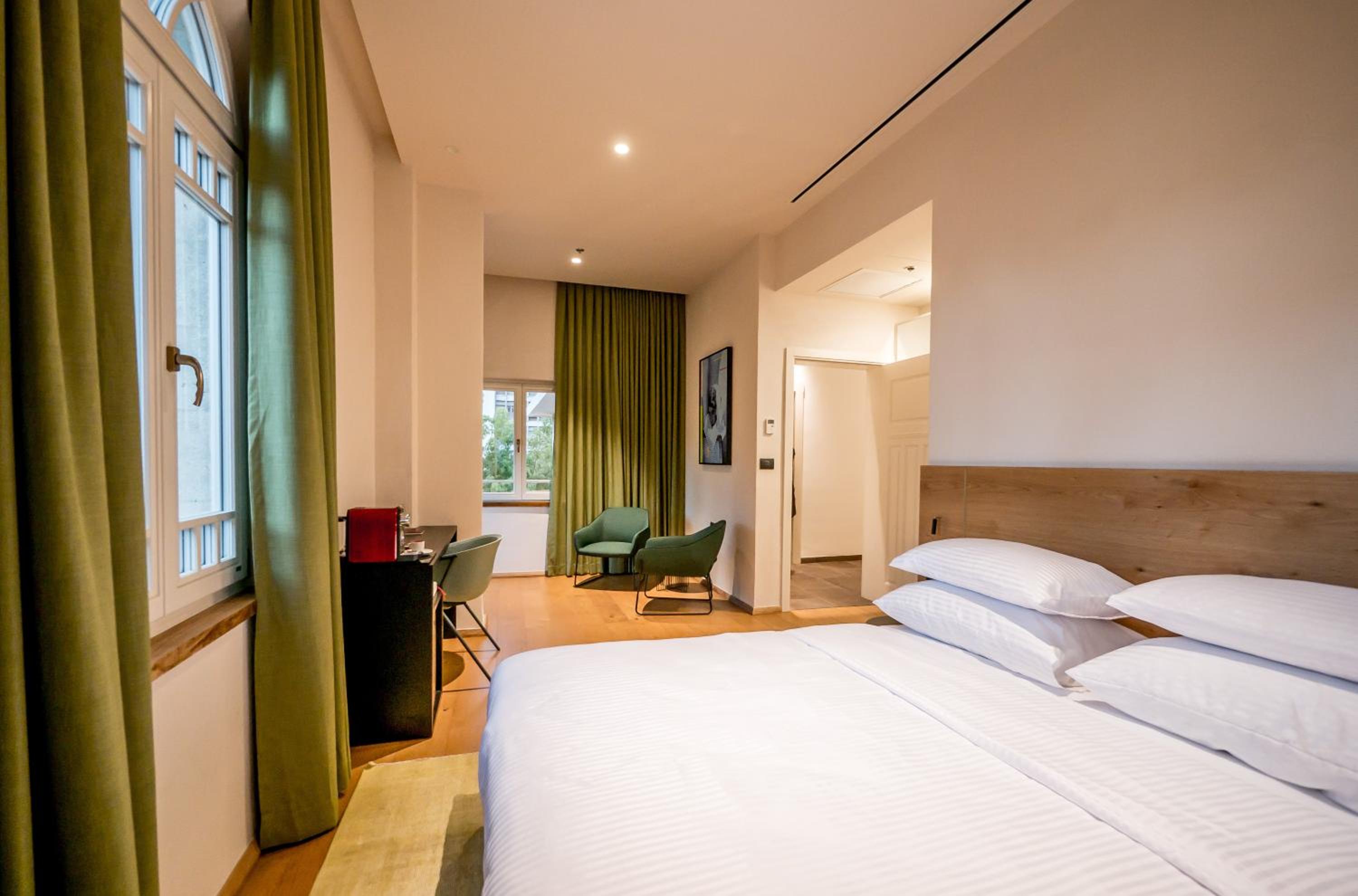 Suite - Photo 7