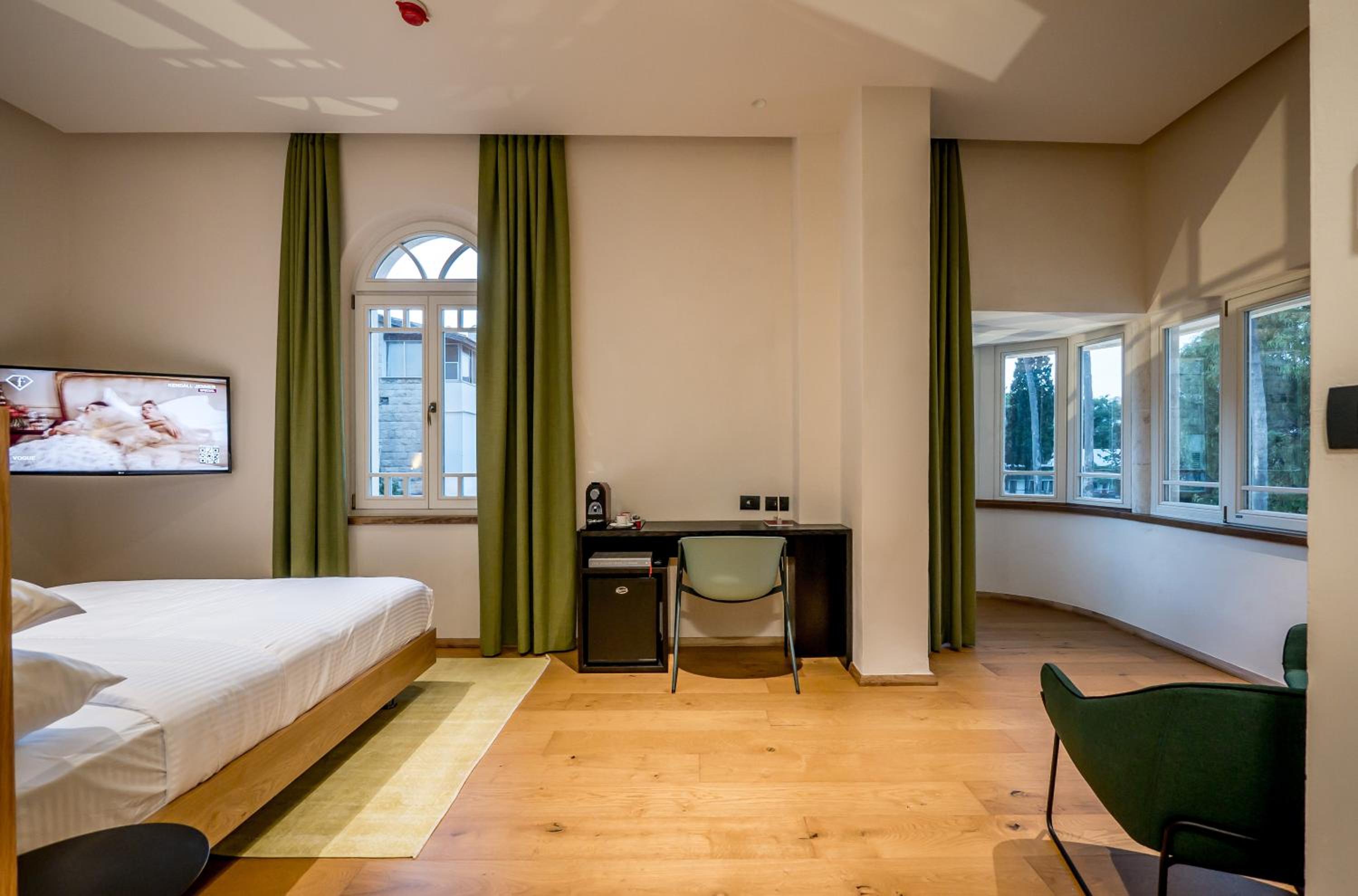 Suite - Photo 8
