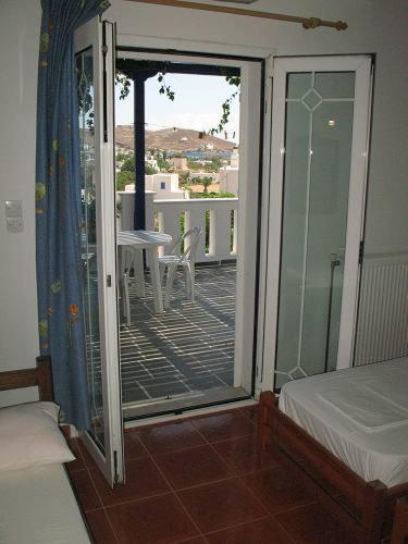 One-Bedroom Apartment - Photo 3