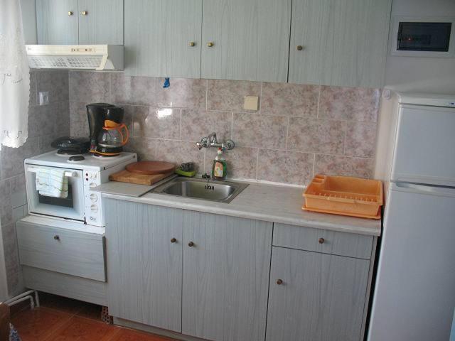 One-Bedroom Apartment - Photo 2