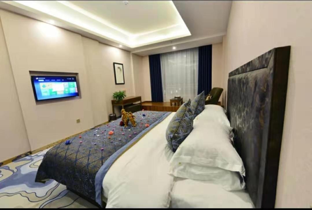 Superior Single Room with Lake View-Mainland Chinese Citizens Only photo 2