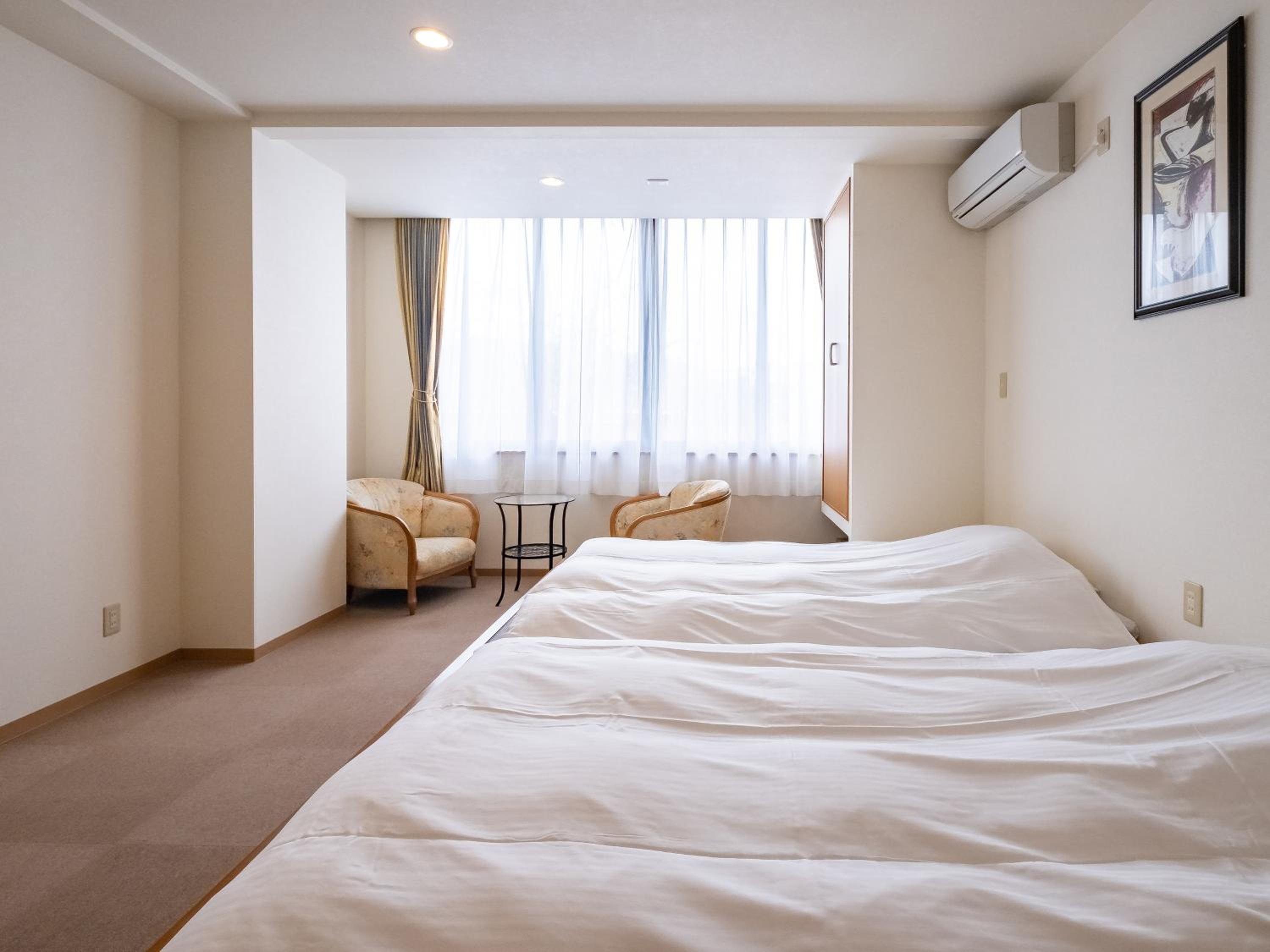 Twin Room - Photo 3