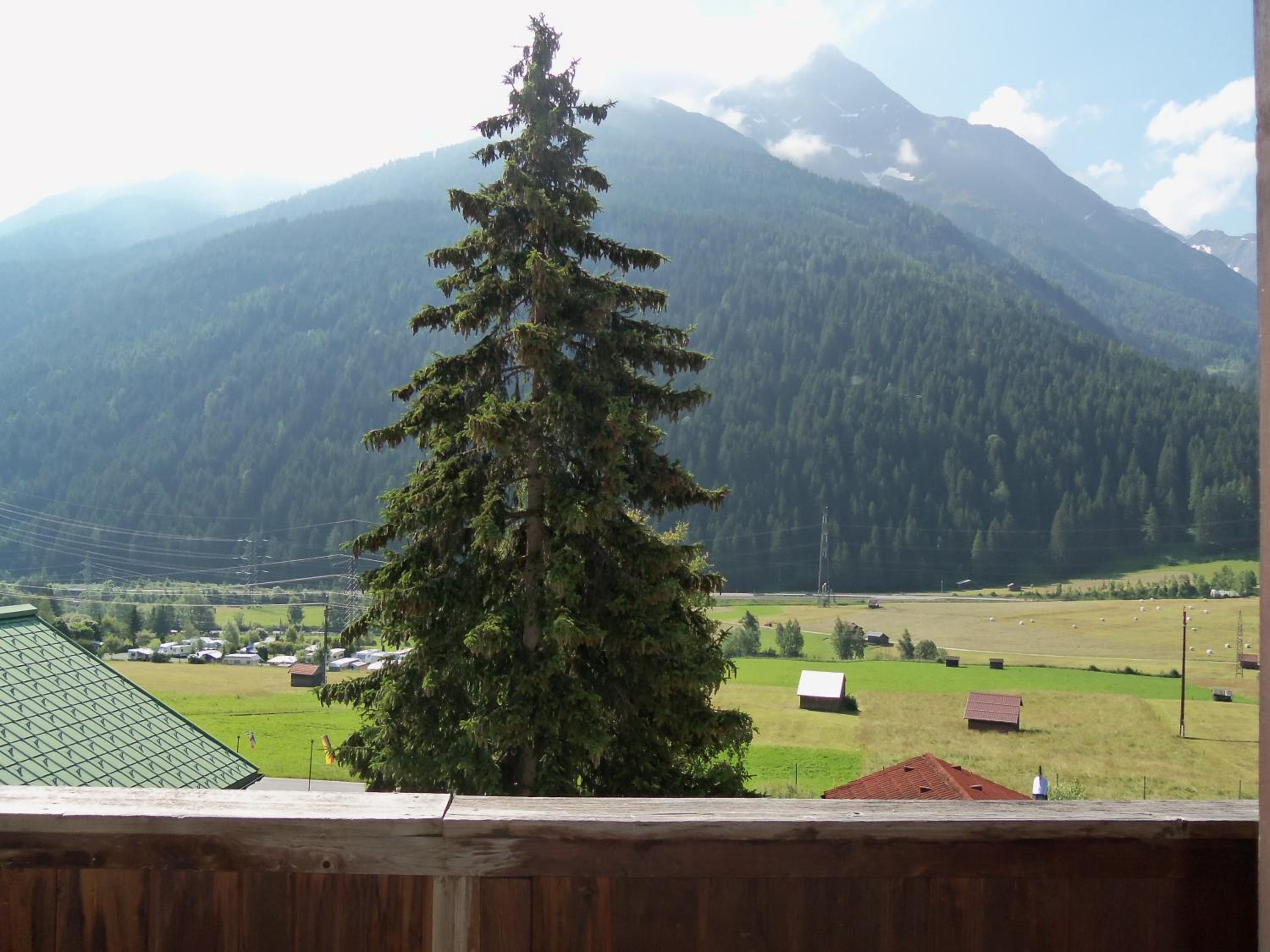 Double Room with Balcony - Photo 10