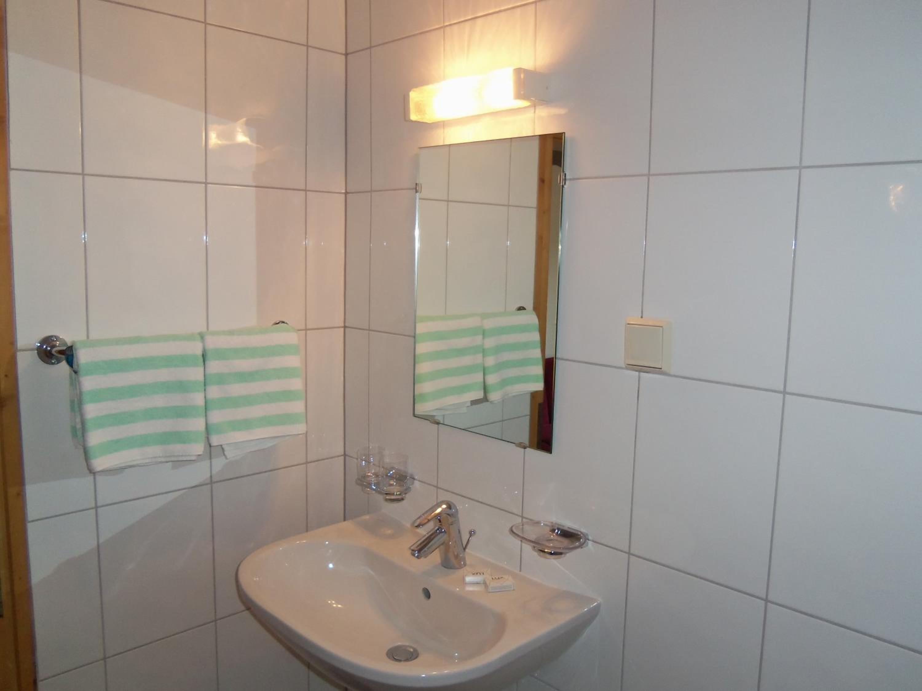 Double Room with Balcony - Photo 22