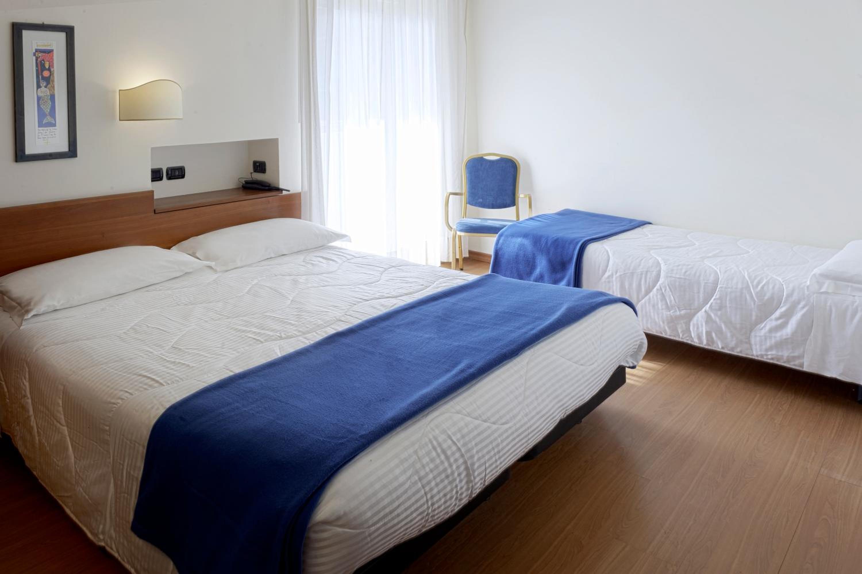 Small Double Room with Extra Bed photo 1