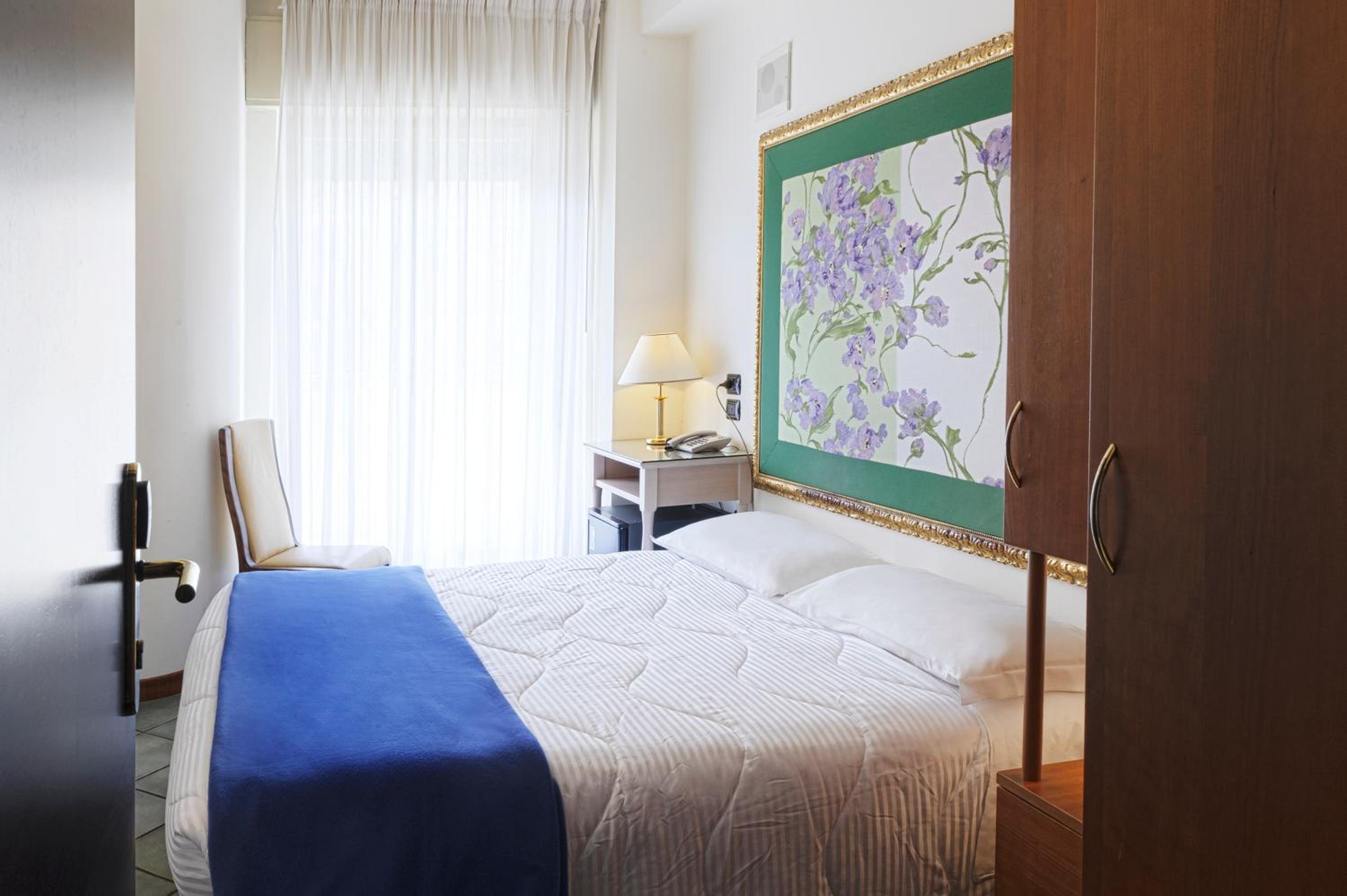 Single Room with Double Bed photo 3
