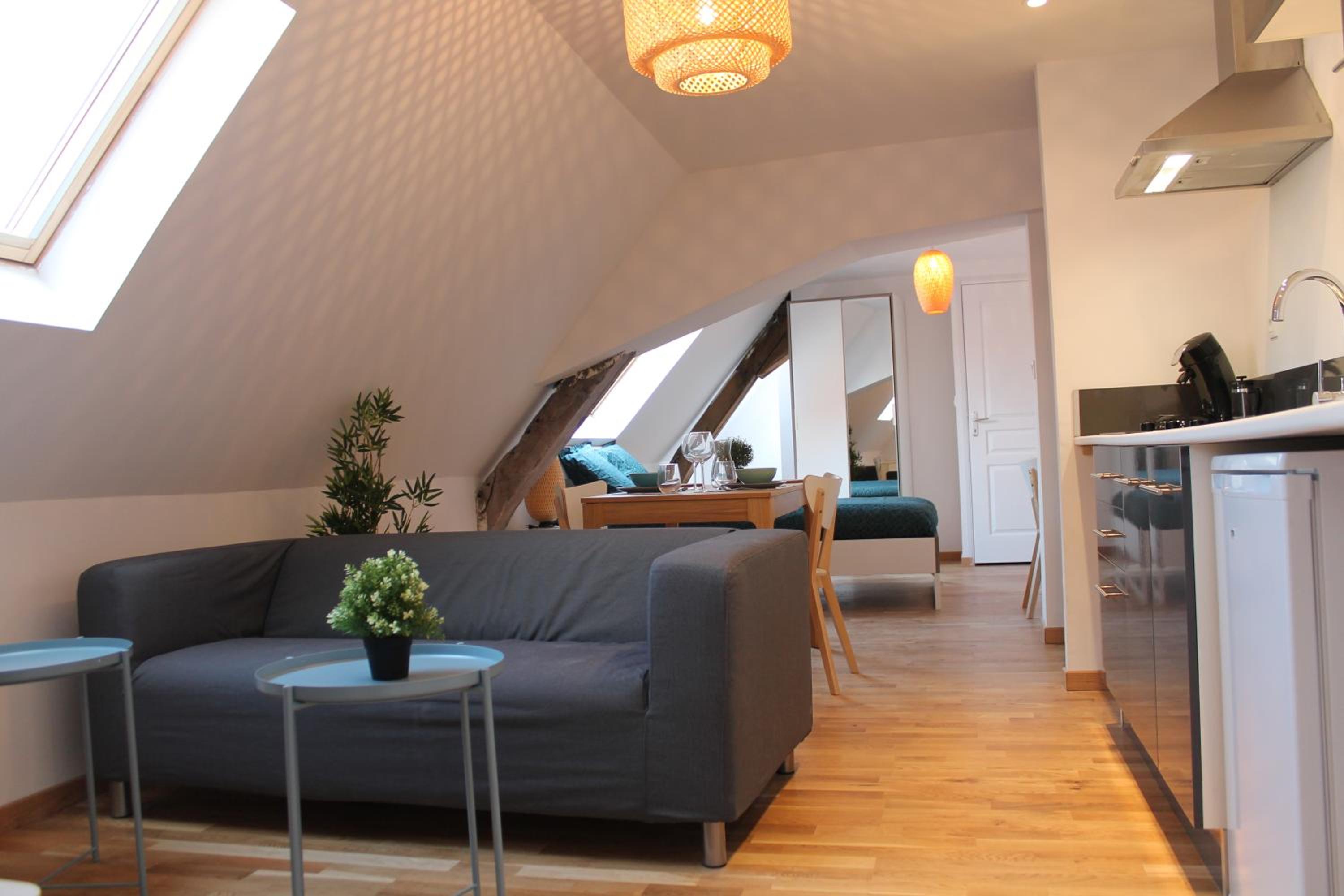 One-Bedroom Apartment photo 1