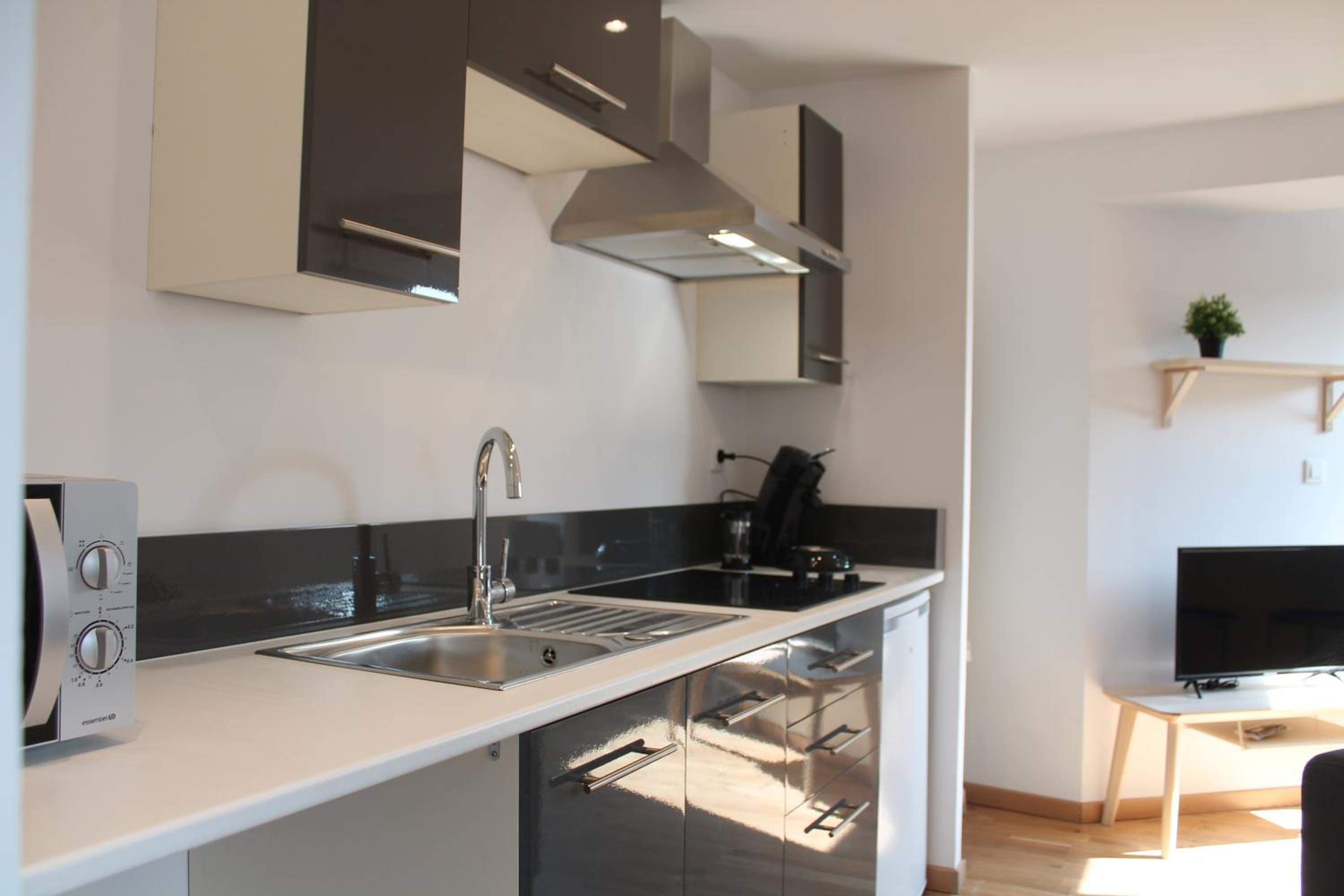 One-Bedroom Apartment - Photo 3