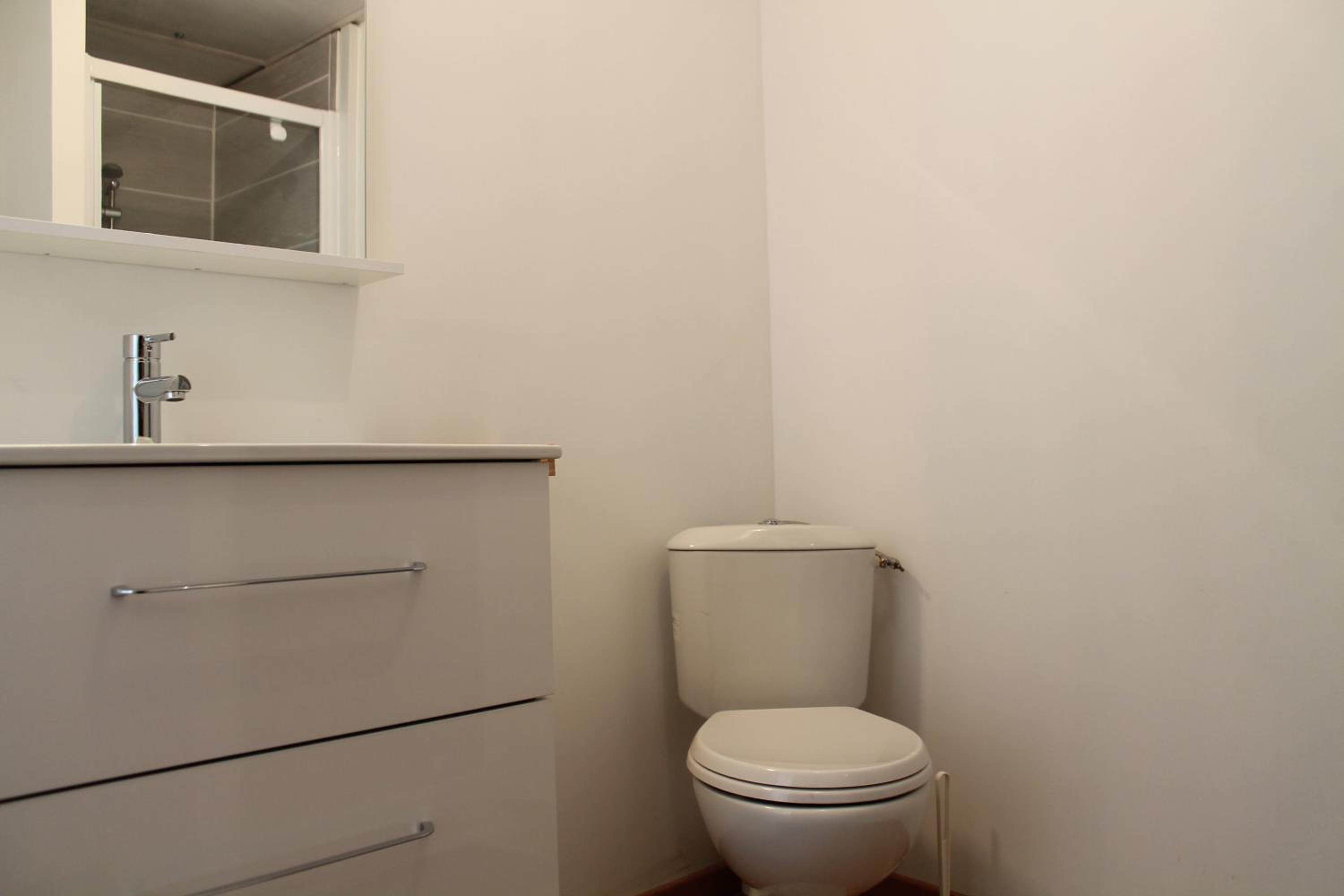 One-Bedroom Apartment - Photo 12