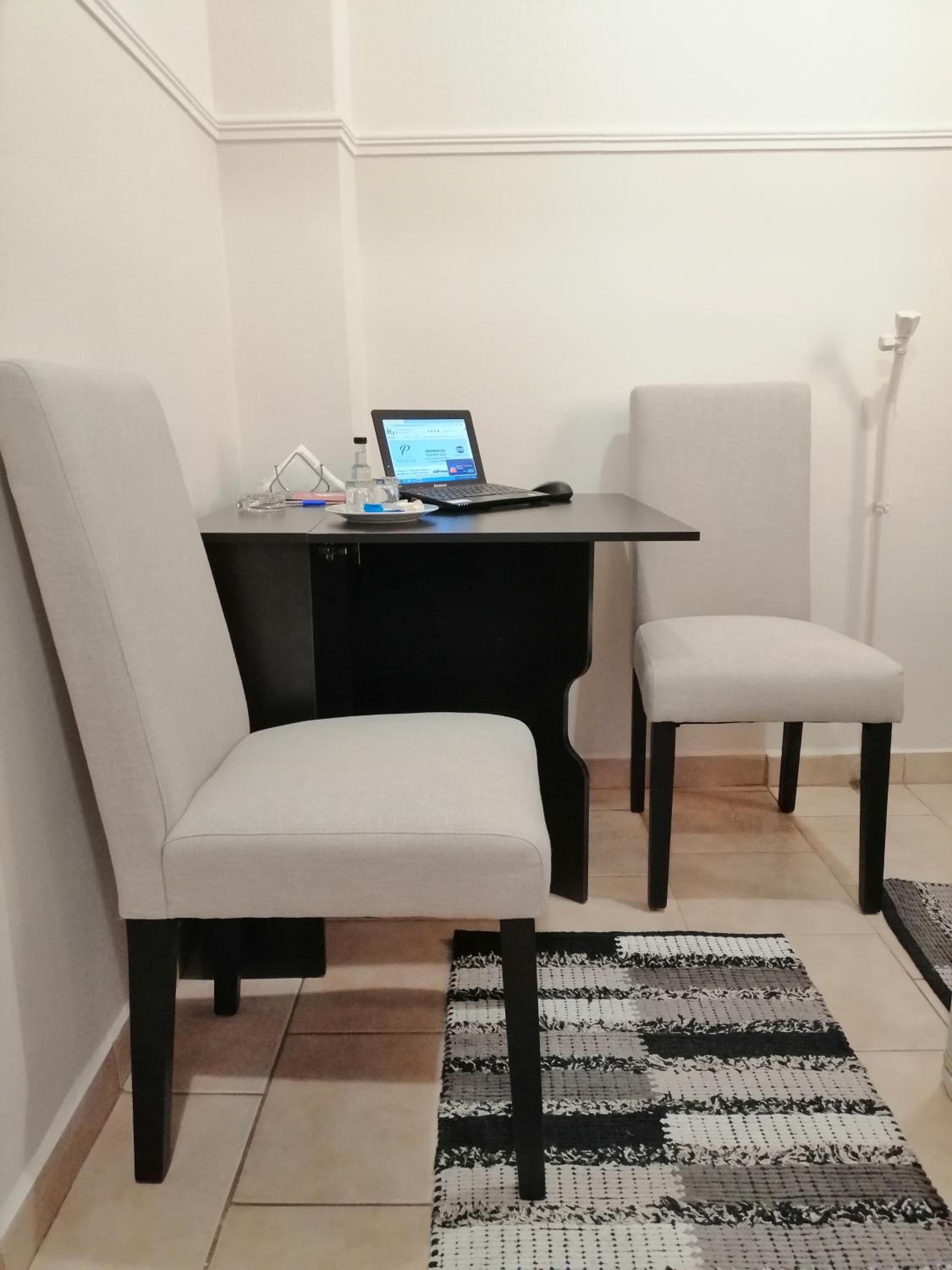 One-Bedroom Apartment - Photo 3