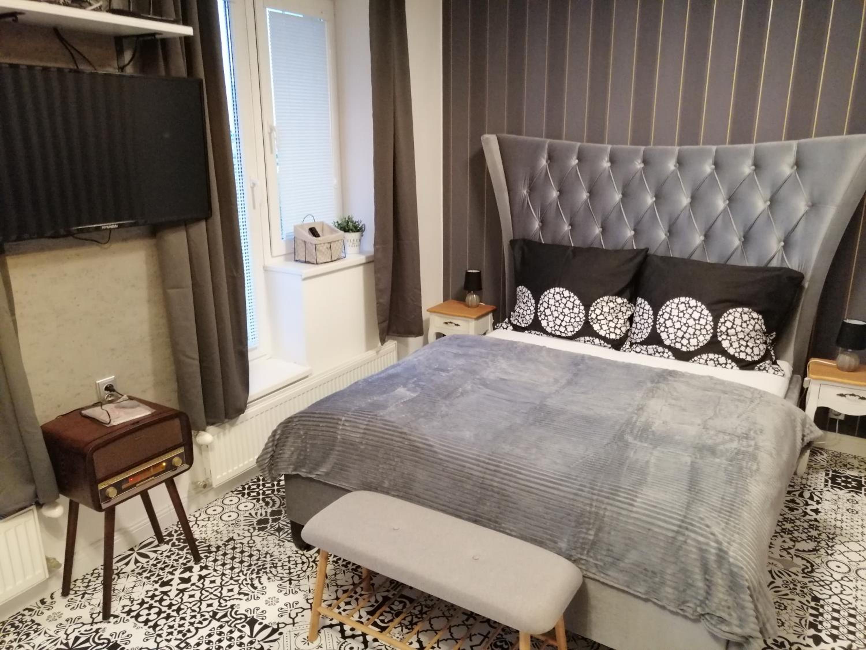 One-Bedroom Apartment photo 2