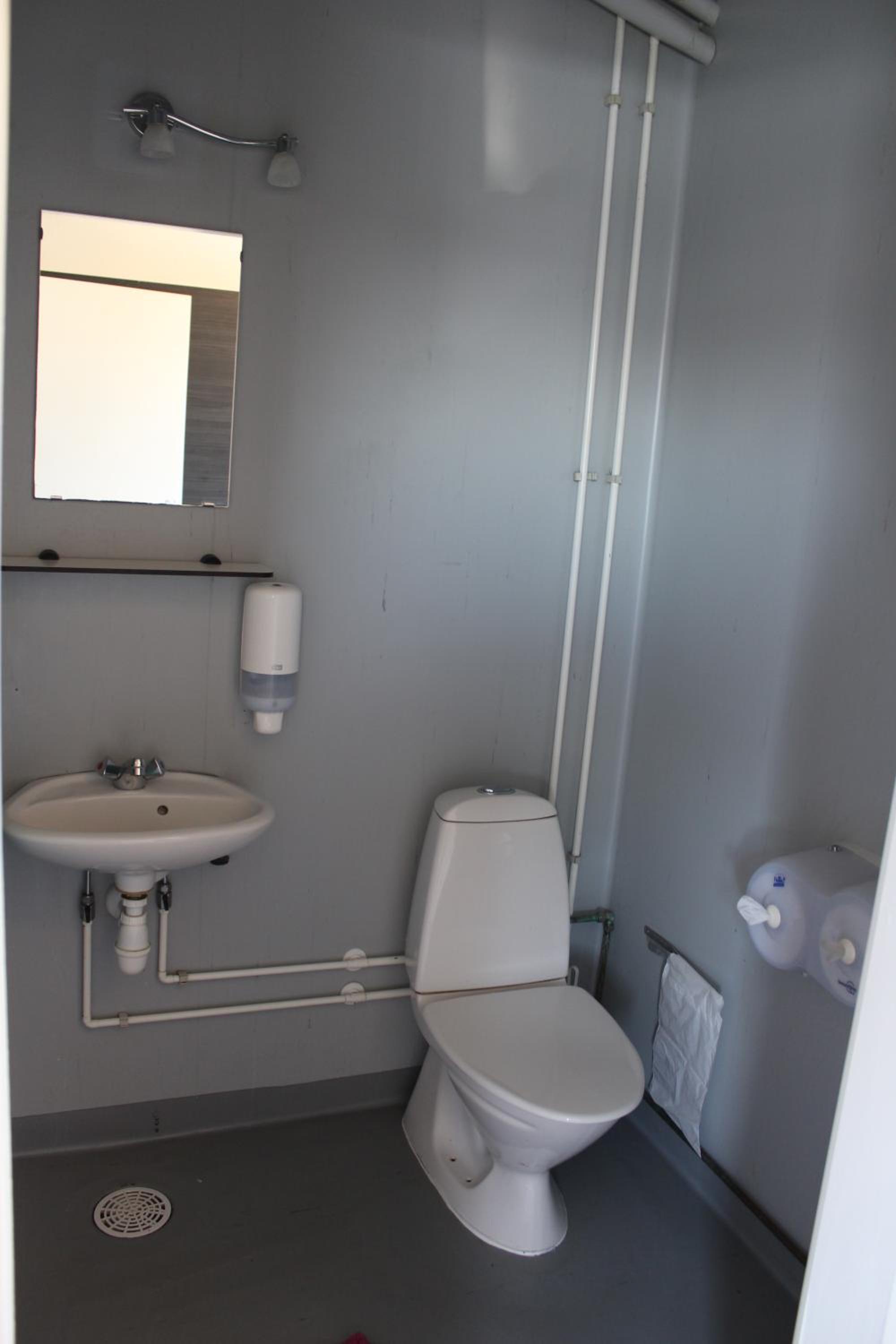 Twin Room with Bathroom - Photo 10