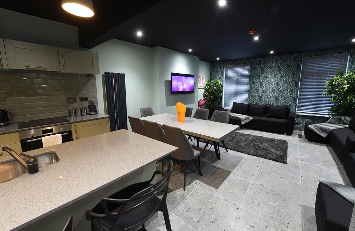 Three-Bedroom Apartment - Photo 4