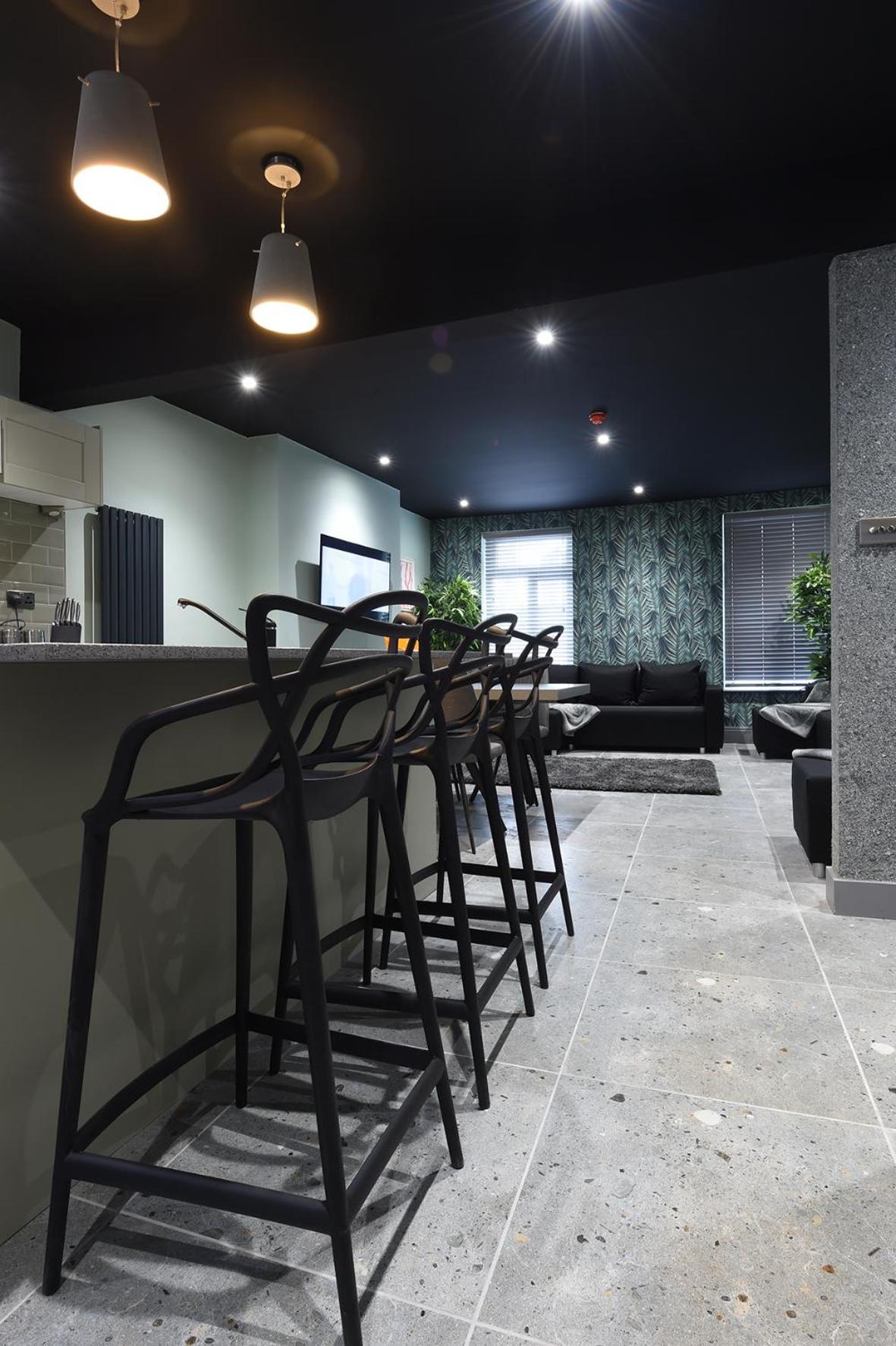 Three-Bedroom Apartment - Photo 8
