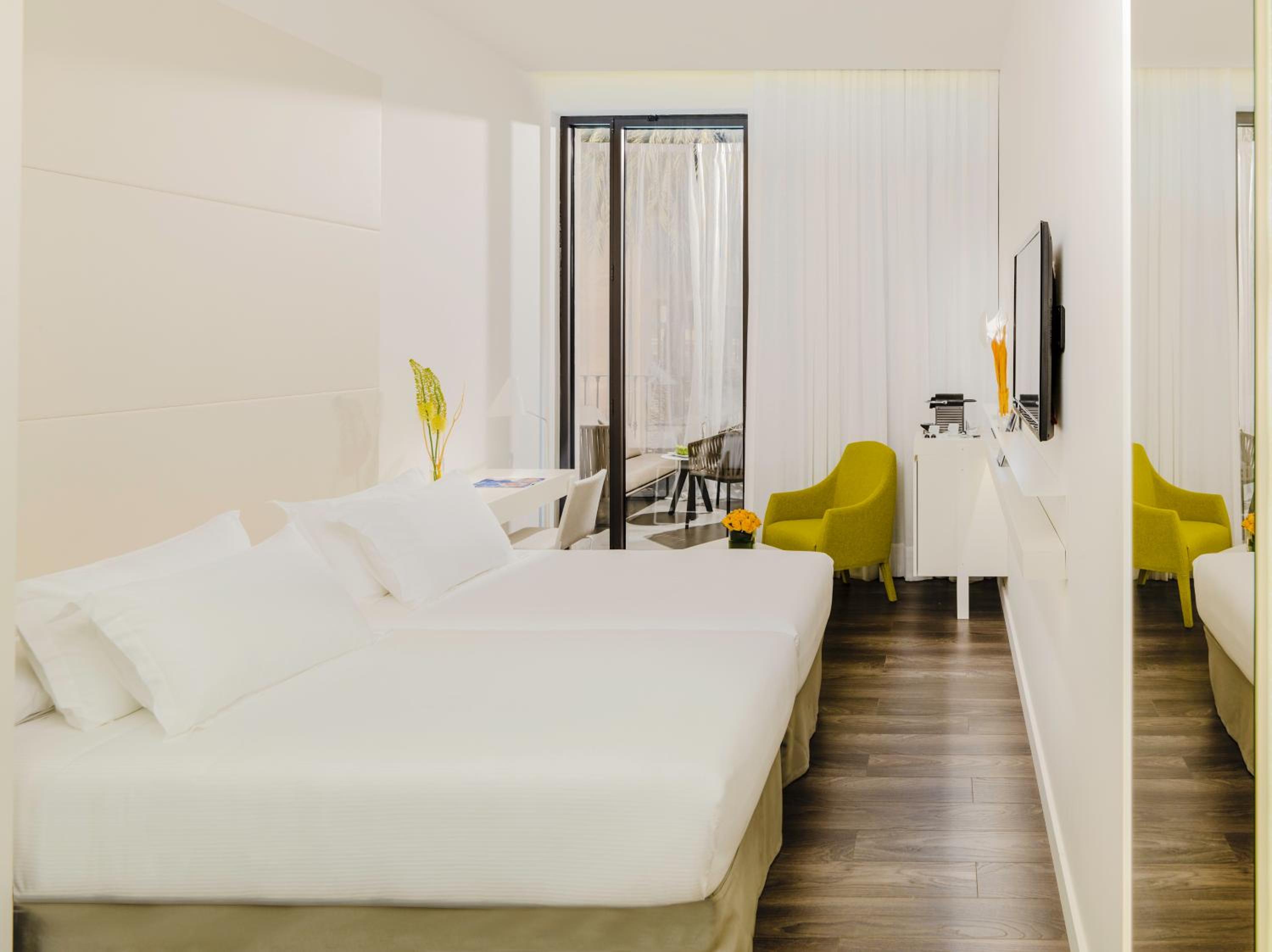 Superior Double or Twin Room with Terrace thumbnail 6