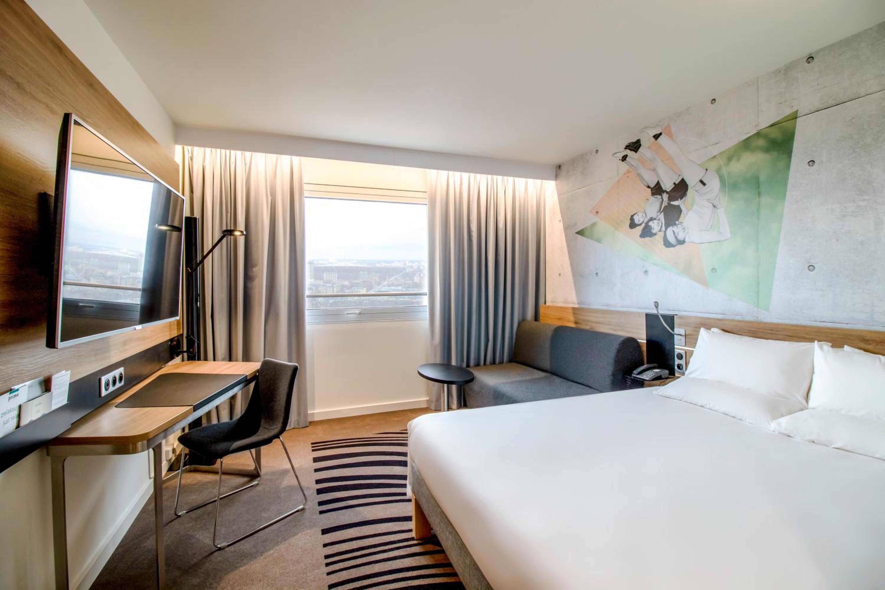 Superior Room with One Double Bed and Sofa - Photo 3