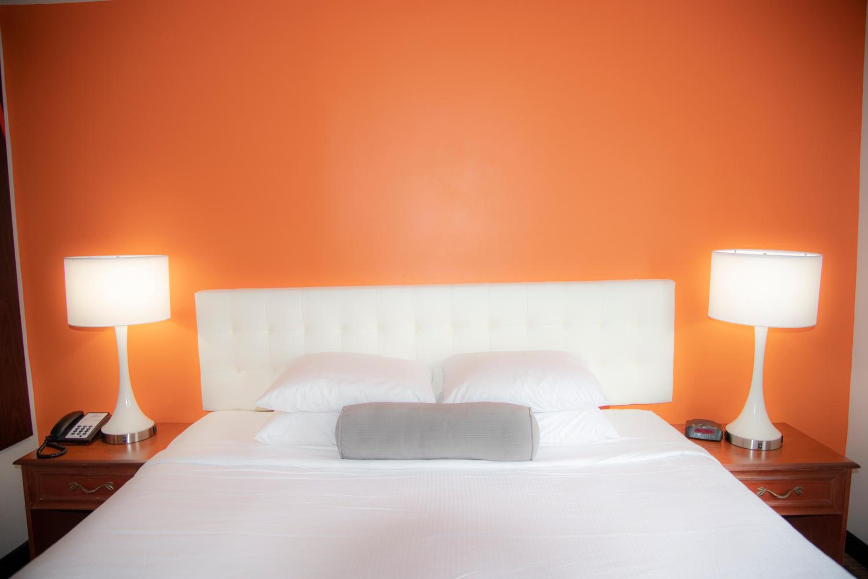 King Room - Non-Smoking - Photo 8