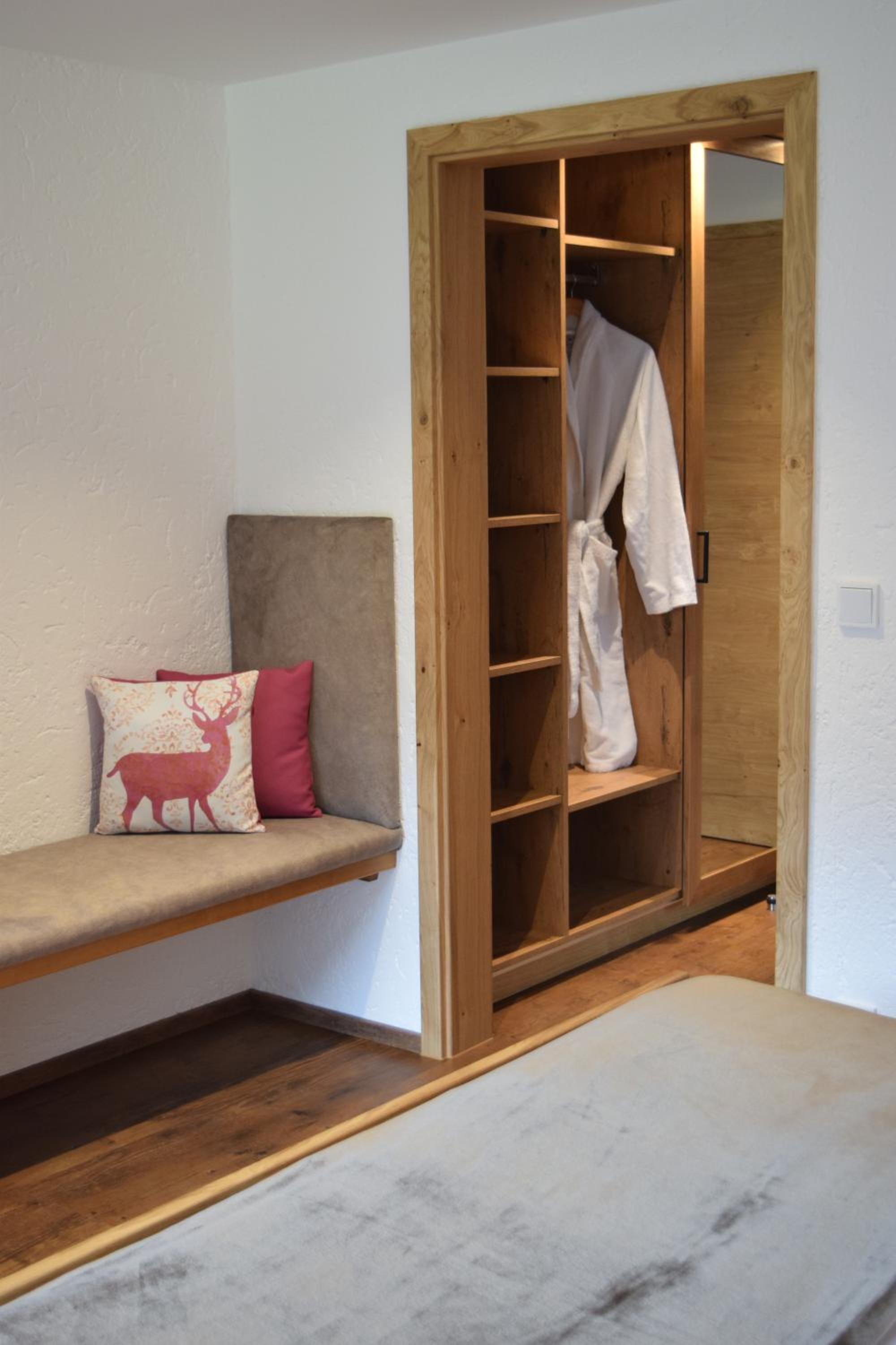 Standard Double Room with Balcony - Photo 2