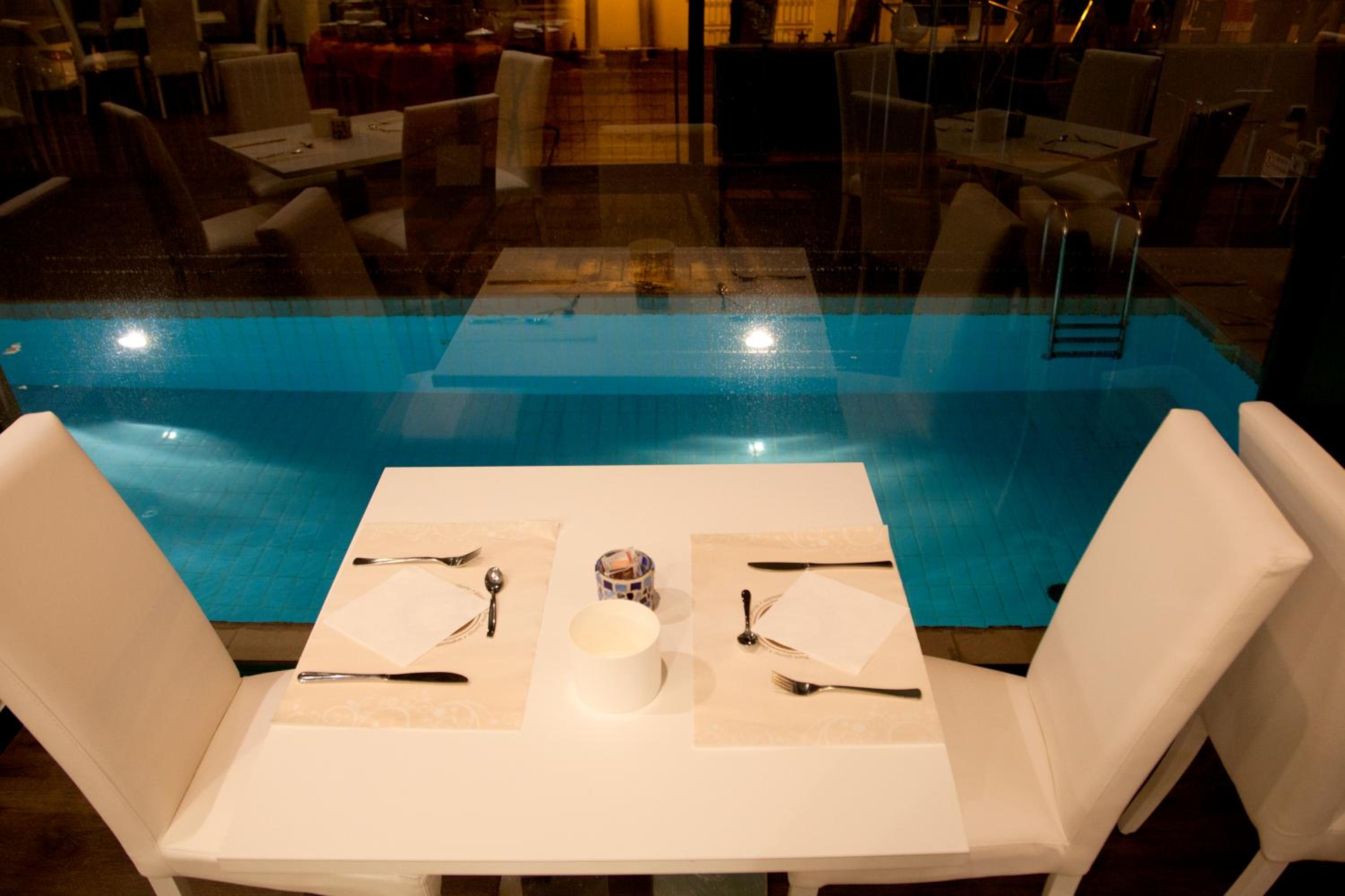 Classic Double or Twin Room with Sea View - Photo 4