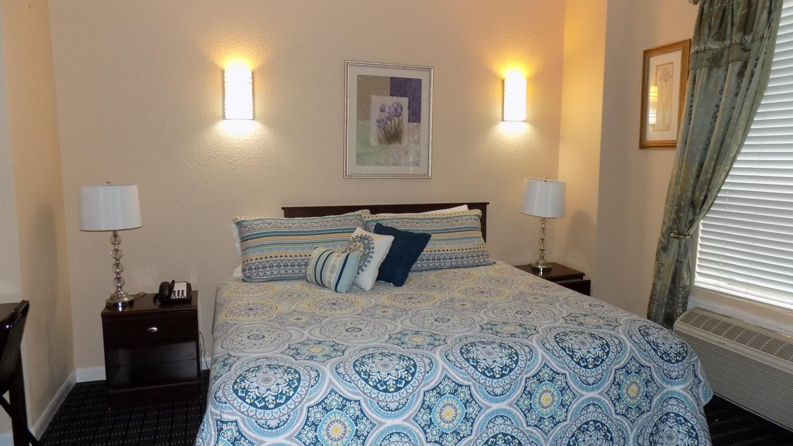 Executive Suite - Photo 6