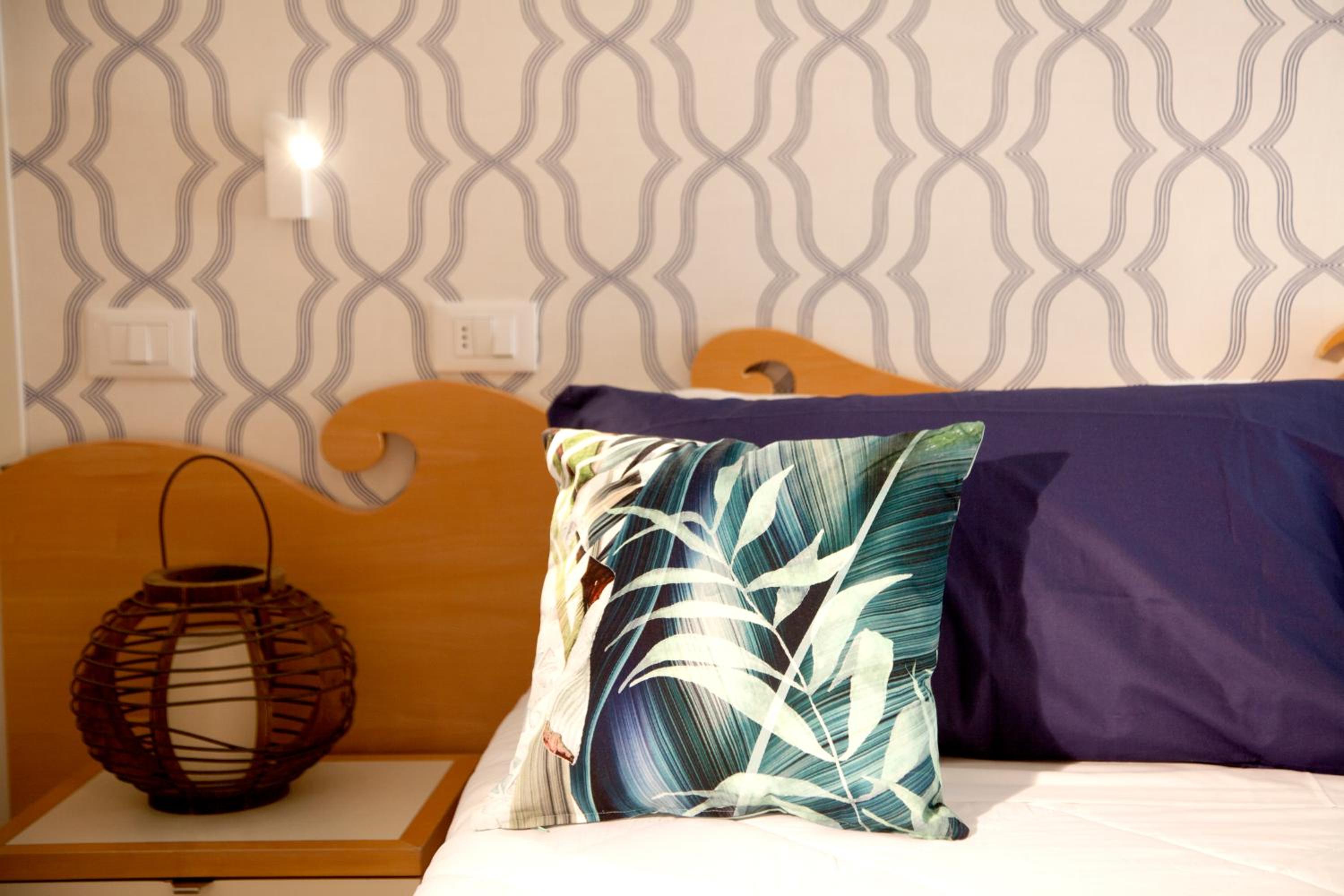 Classic Double or Twin Room with Sea View - Photo 1