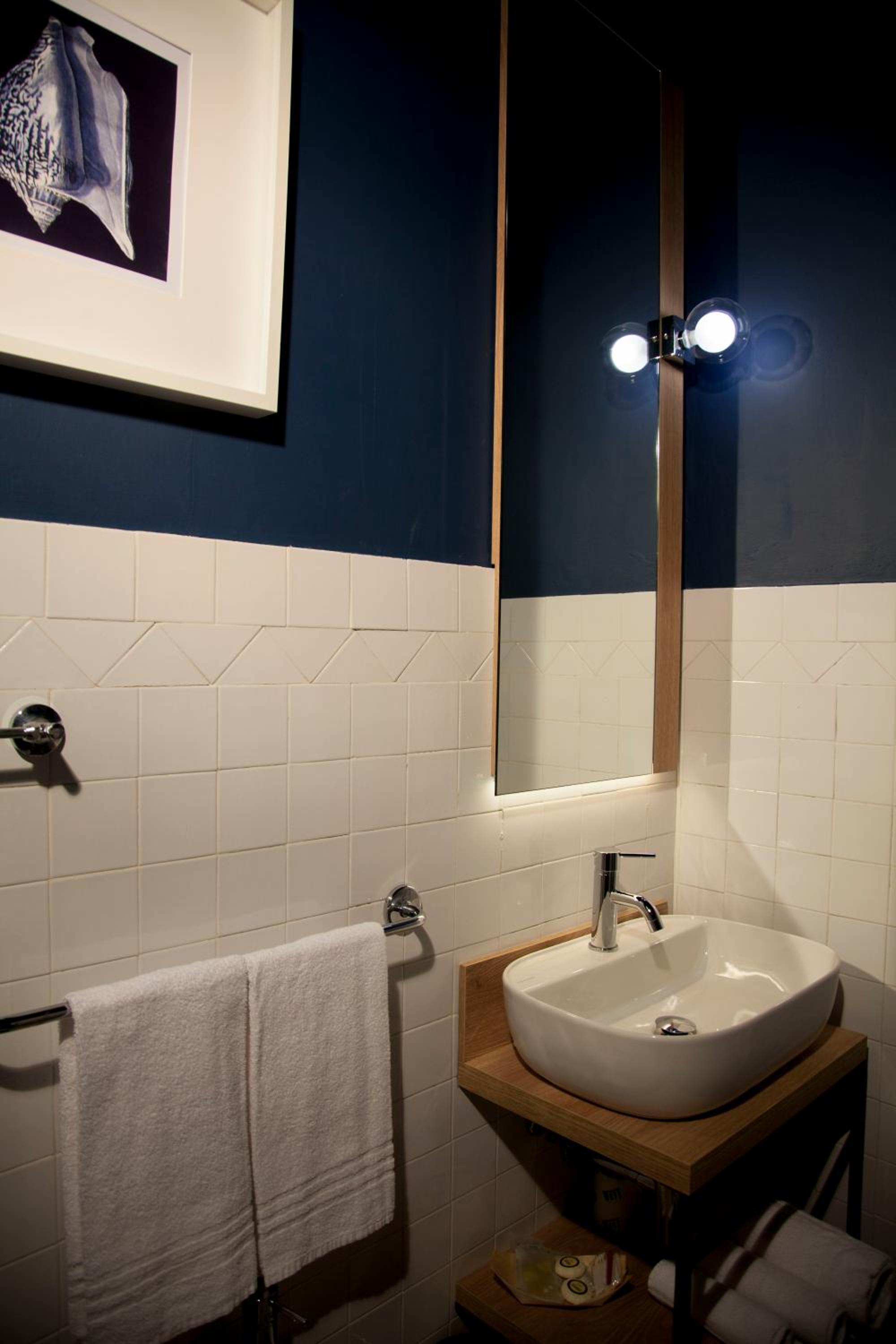 Classic Double or Twin Room with Sea View - Photo 13