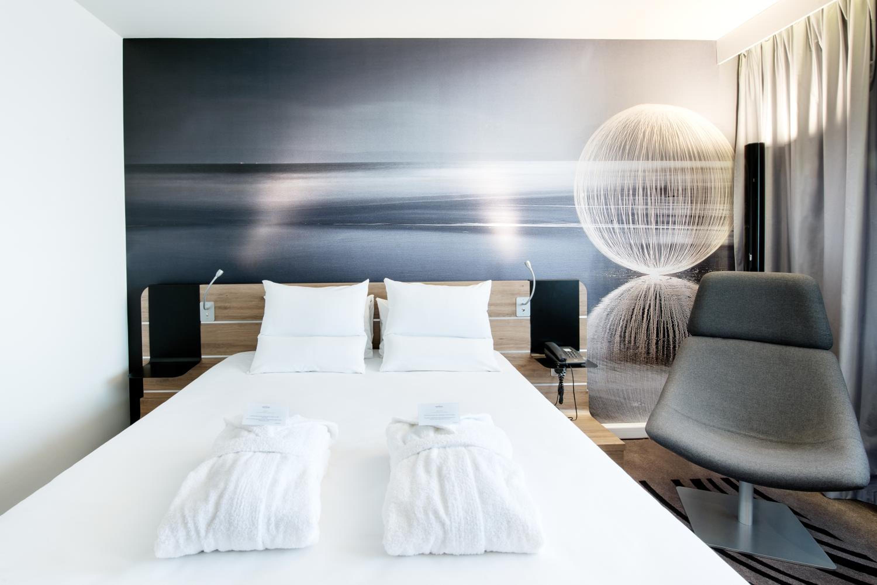 Executive Double Room with City View - Photo 3