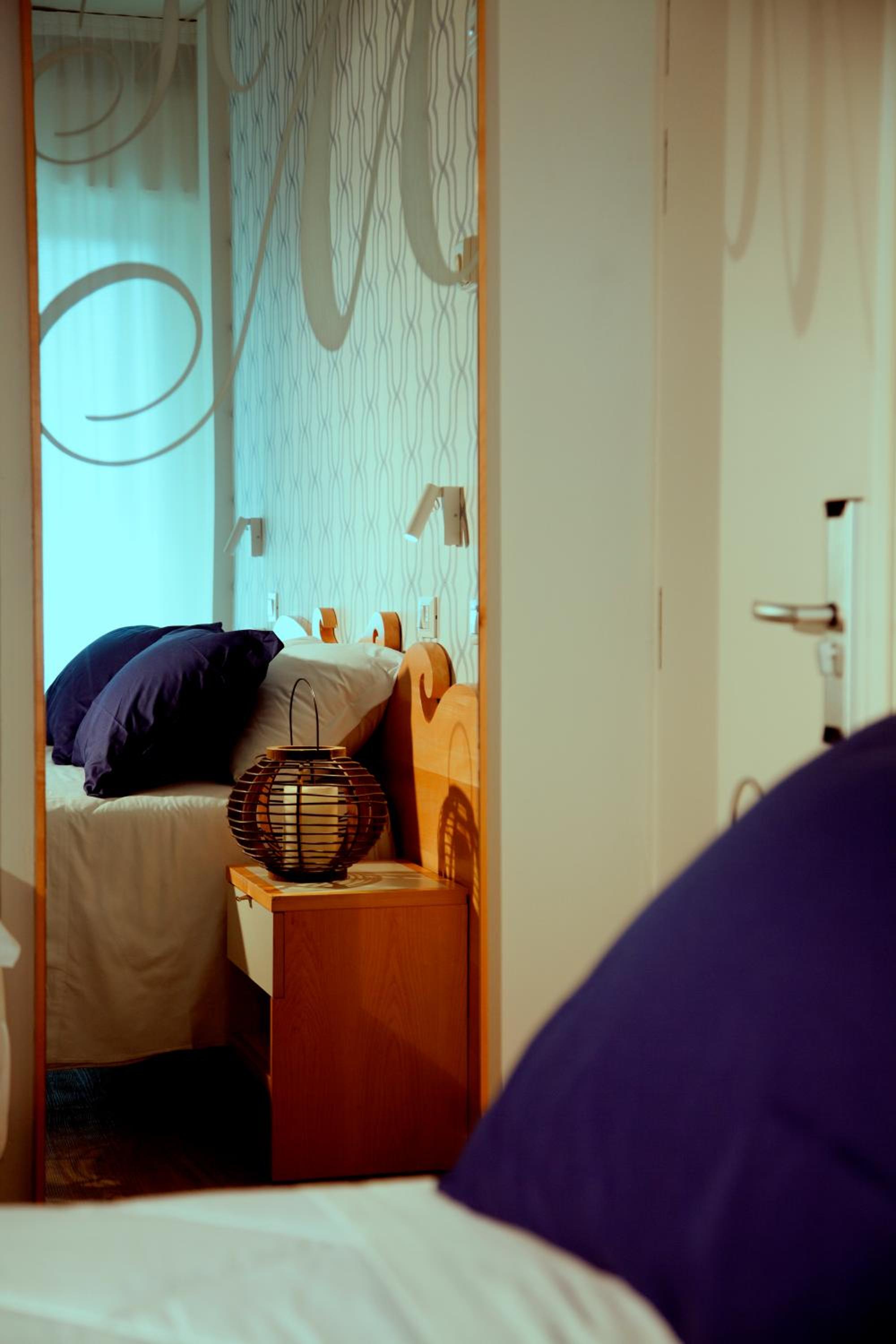 Classic Double or Twin Room with Sea View - Photo 2