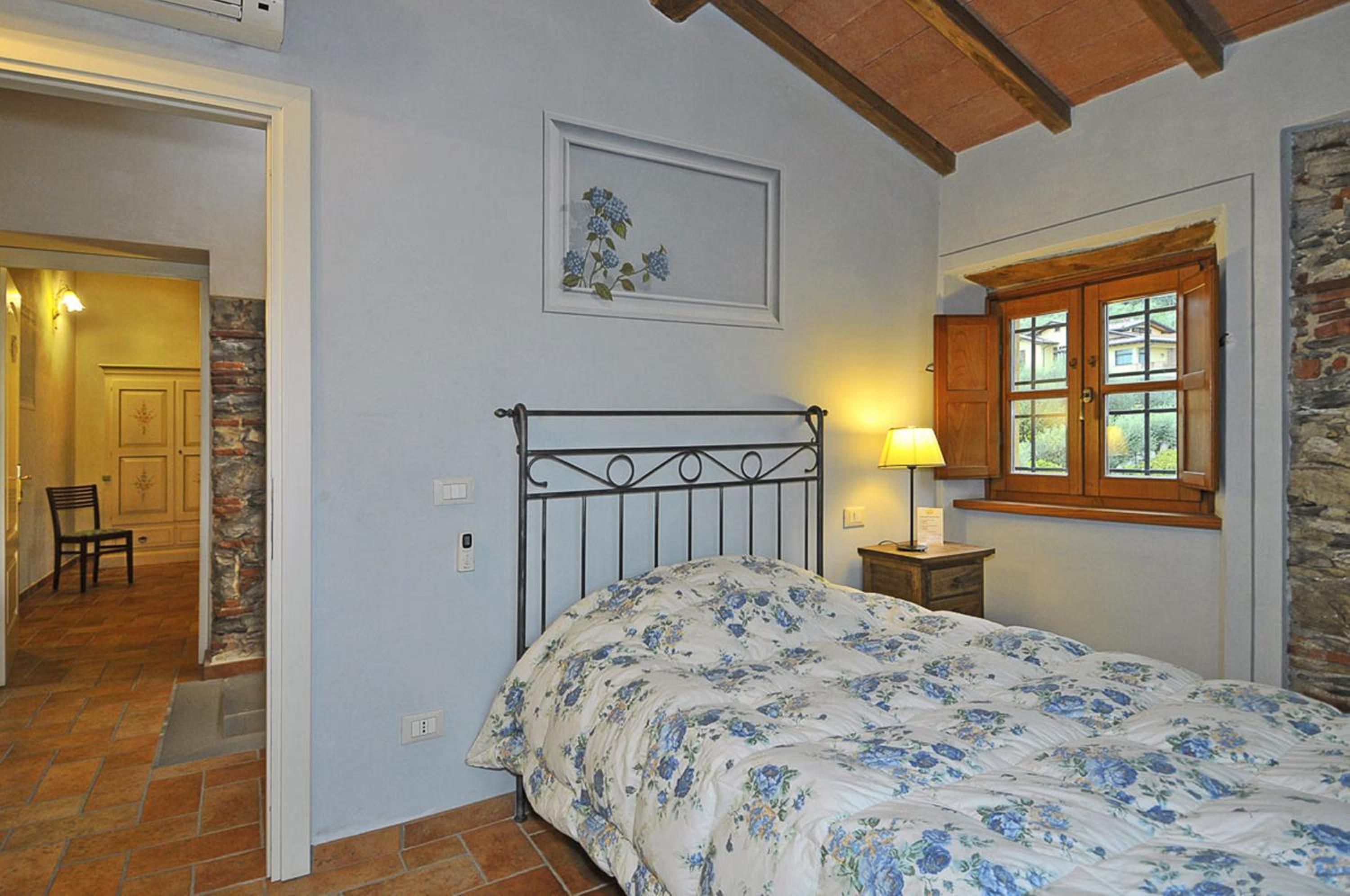 Economy Double Room With French Bed photo 3