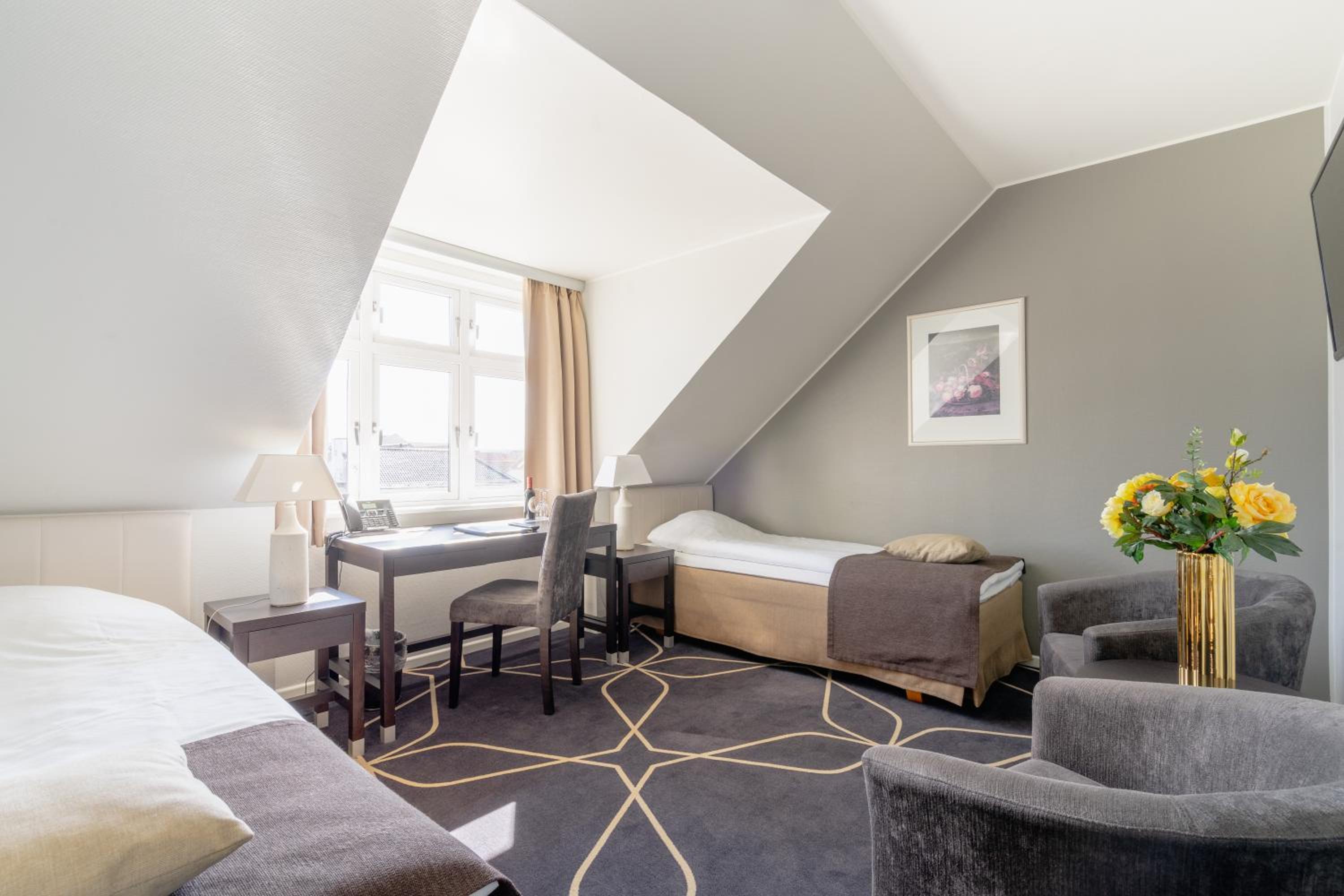 Standard Double or Twin Room - Photo 1
