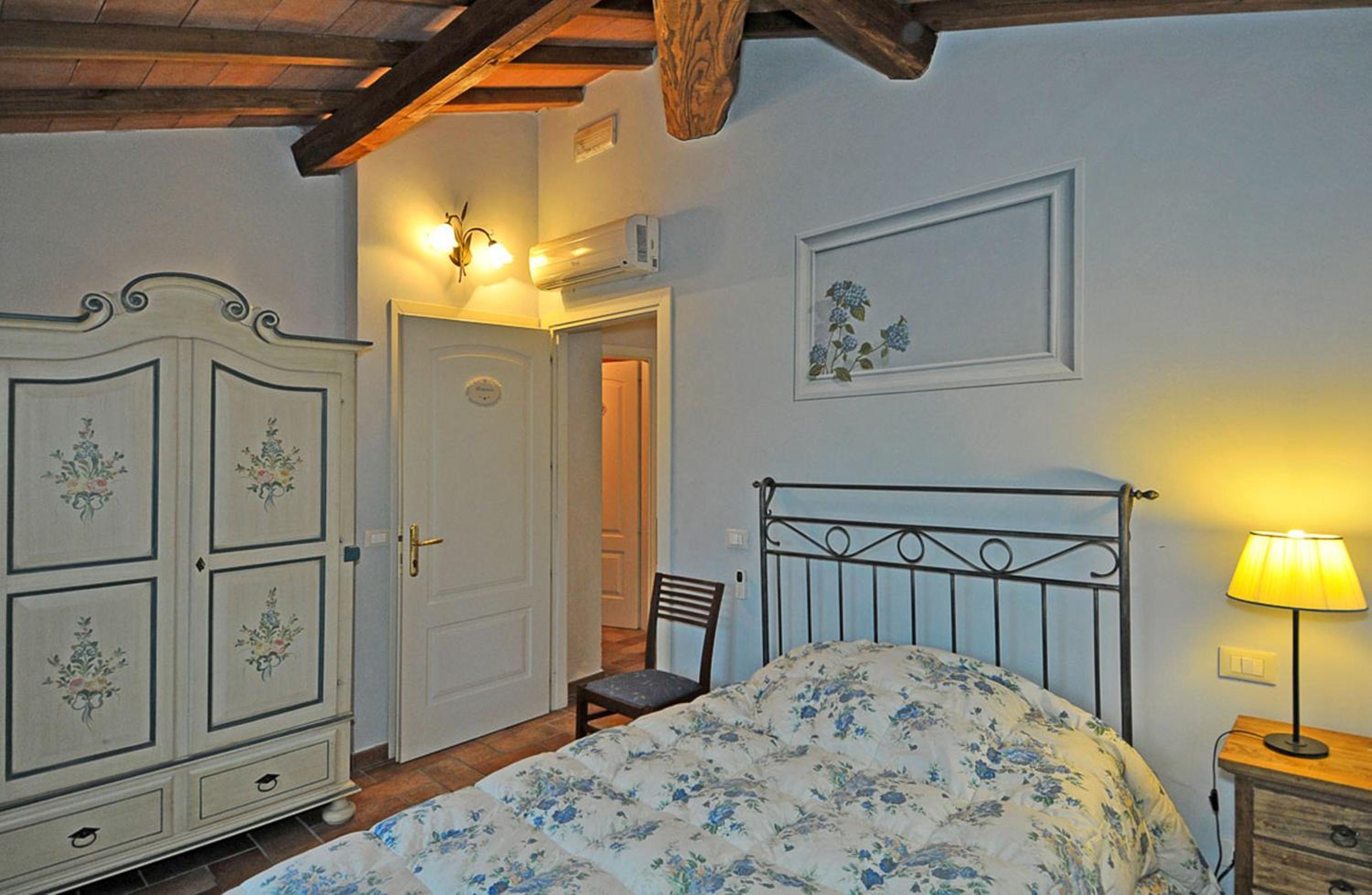 Economy Double Room With French Bed photo 2