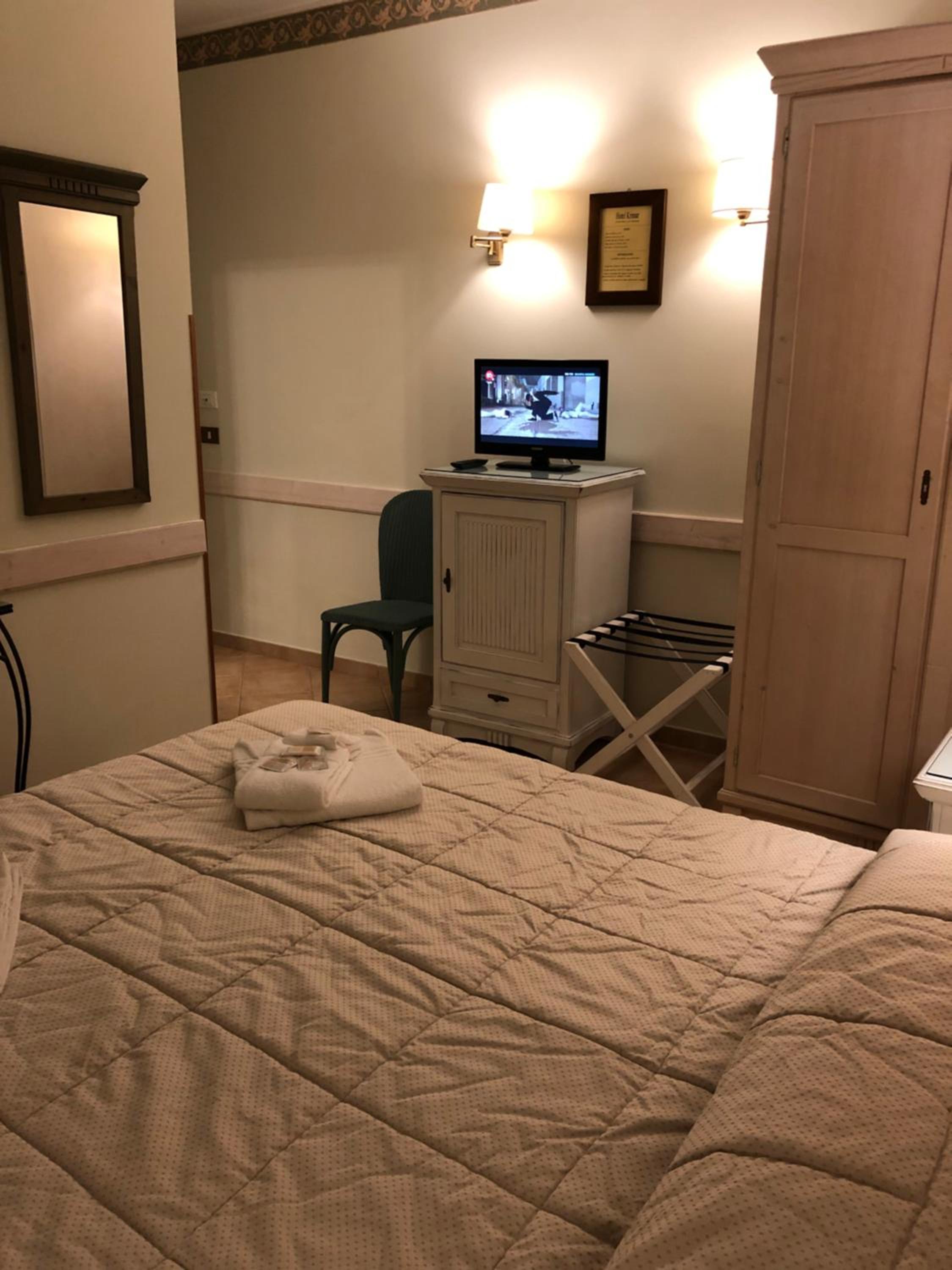 Double Room - Photo 2